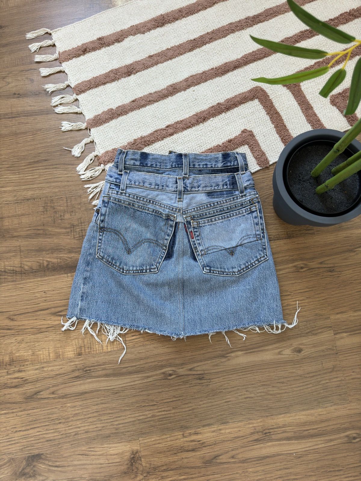 Levi's VINTAGE LEVI’S WASHED UPCYCLING BELT X2 MIDI SKIRT Size 27" / US 4 / IT 40 - 1 Thumbnail