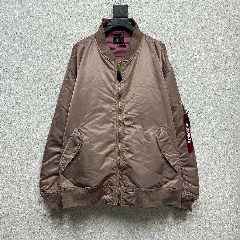 Vetements Vetements Double-Sided Bomber ma-1 Milk Tea Pilot Jacket Size US XXS / EU 40 - 1 Thumbnail