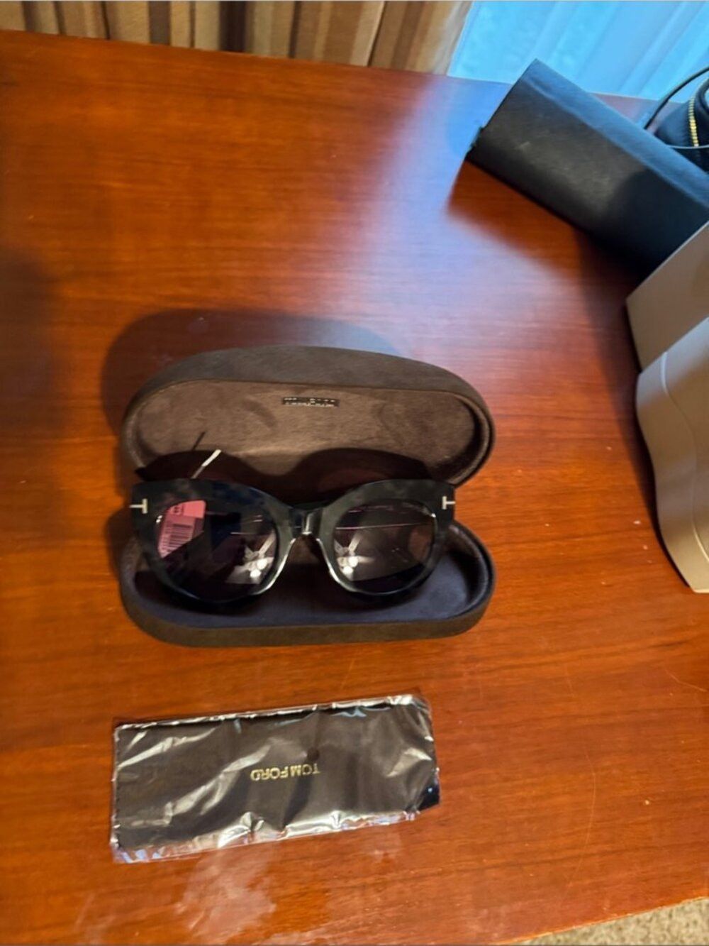 Tom Ford Marbled Gray Cat-Eye Sunglasses with Pink Gradient Lenses Size ONE SIZE - 6 Thumbnail