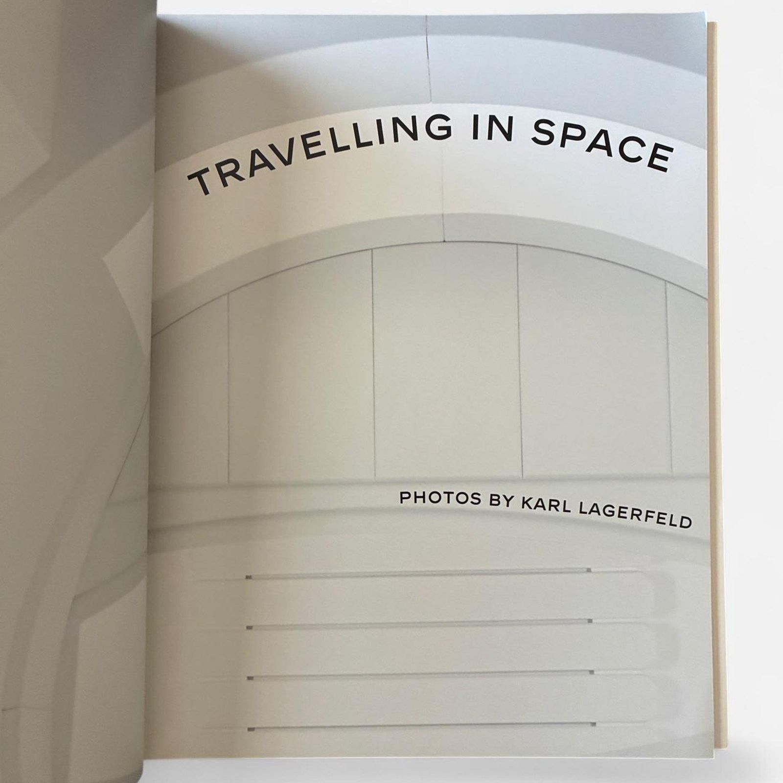 Chanel × Karl Lagerfeld Chanel Traveling in Space PHOTOS BY KARL LAGERFELD catalog Size ONE SIZE - 2 Thumbnail