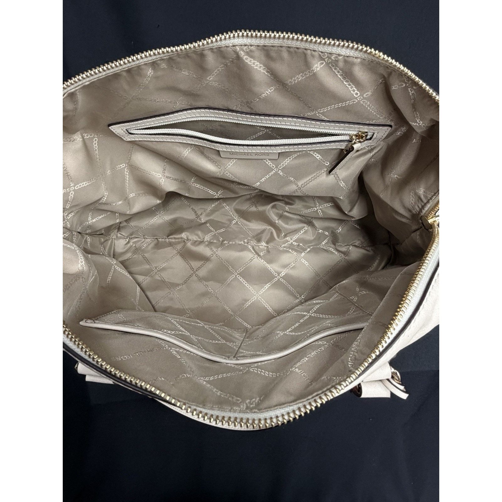 Michael Kors Michael Kors Astor Large Studded White Leather Shoulder Bag Size ONE SIZE - 8 Thumbnail