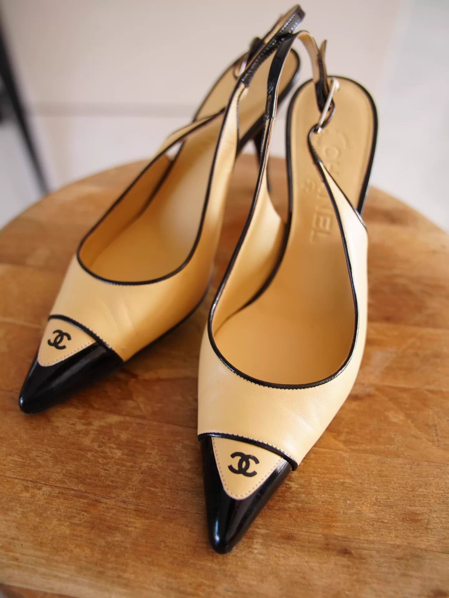Chanel Chanel Vintage Milk Tea-Black Kitten Heel Mule Pumps CC 36.5 Size US 6 / IT 36 - 8 Thumbnail