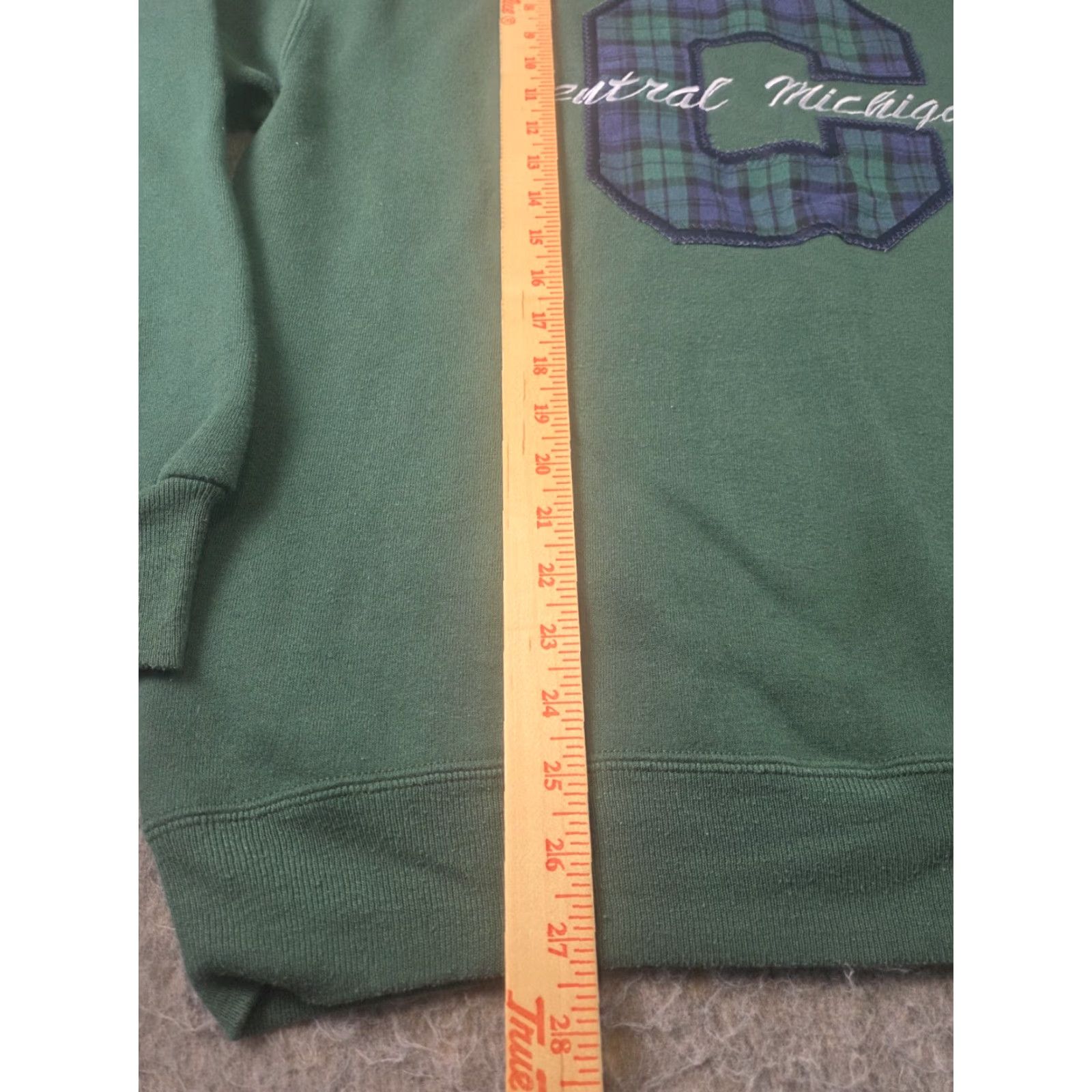 Vintage VINTAGE Gear Sweatshirt Unisex Adults XL Green Embroidered 90s Central Michigan Crew Neck Knit Heavyweight College University USA Size US XL / EU 56 / 4 - 6 Thumbnail