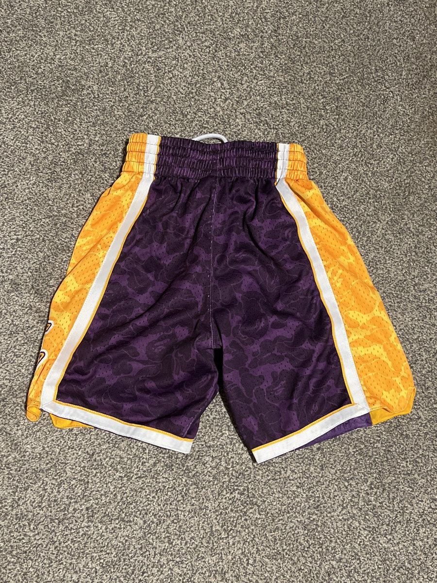 Bape × Mitchell & Ness Bape x Mitchell & Ness Los Angeles Lakers Shorts Size US 29 - 2 Thumbnail