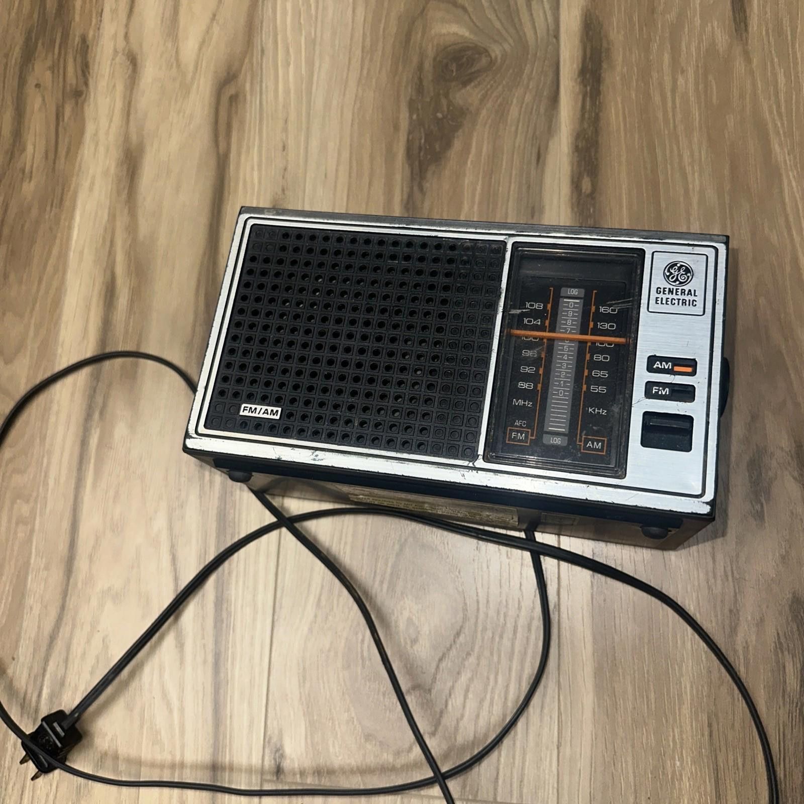 Genuine Leather Vintage GE 7-4115B AM/FM Radio Walnut Grain Tested Working Size ONE SIZE - 1 Thumbnail