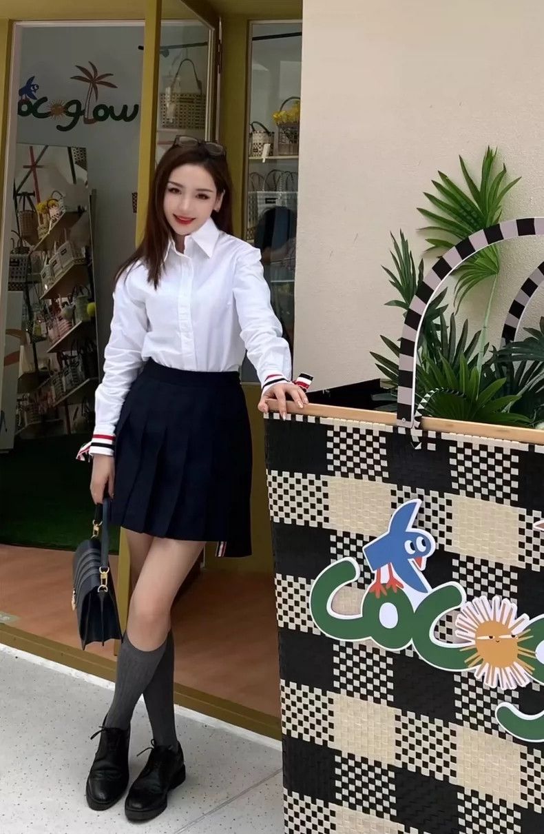 Thom Browne Thom Browne Classic pleated skirt 2505-Nextarrow Size 25" / US 0 / IT 36 - 8 Thumbnail
