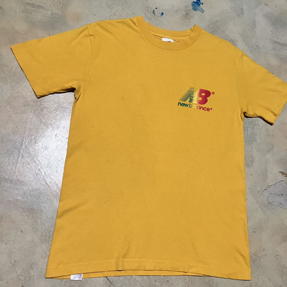 New Balance Vintage New Balance Big Logo T Shirt Size US M / EU 48-50 / 2 - 15 Thumbnail