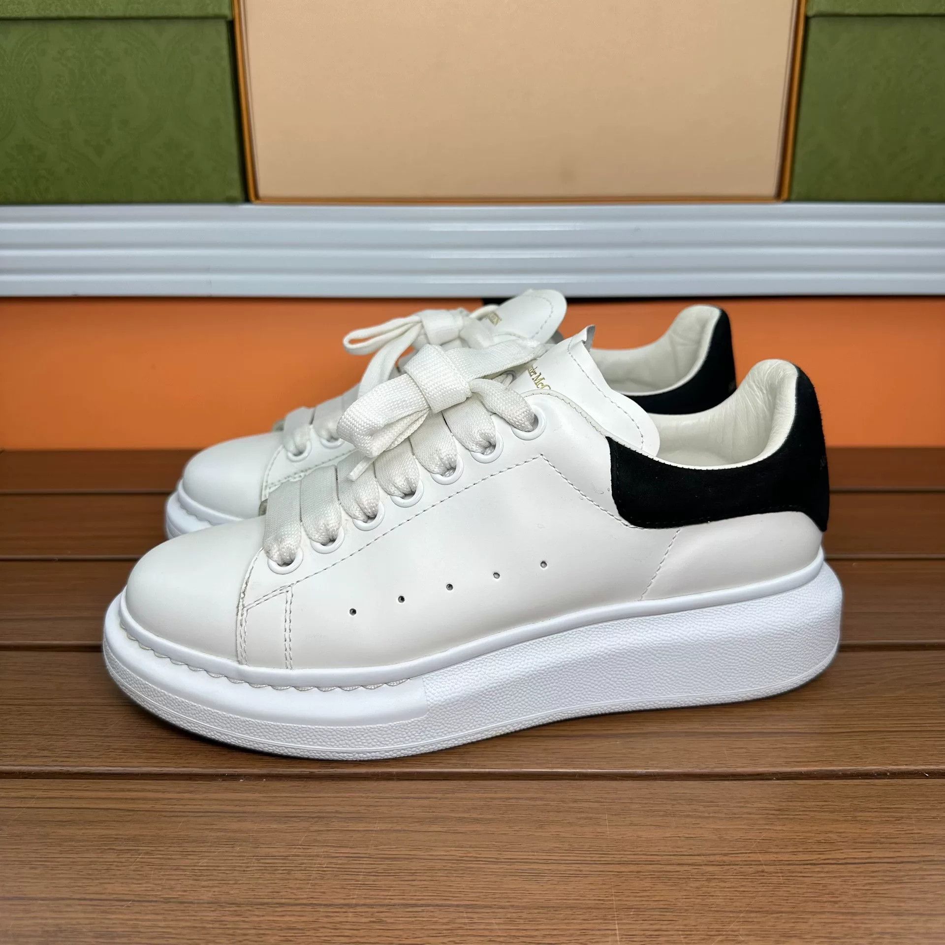 Alexander McQueen Alexander McQueen Black Lowtop Sneakers it_37-5 Women Size US 7.5 / IT 37.5 - 1 Thumbnail