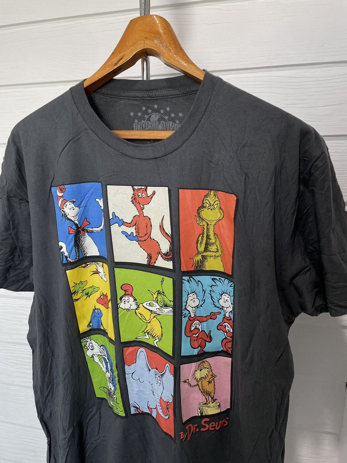Universal Studios DR. SEUSS (2018) Size US XL / EU 56 / 4 - 2 Thumbnail