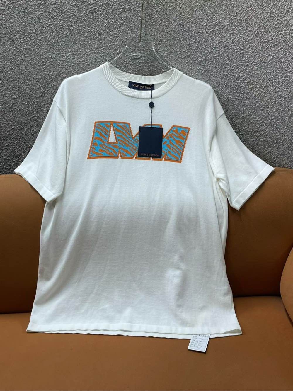 Louis Vuitton Louis Vuitton Graphic Logo T-Shirt Size L Size US L / EU 52-54 / 3 - 1 Thumbnail