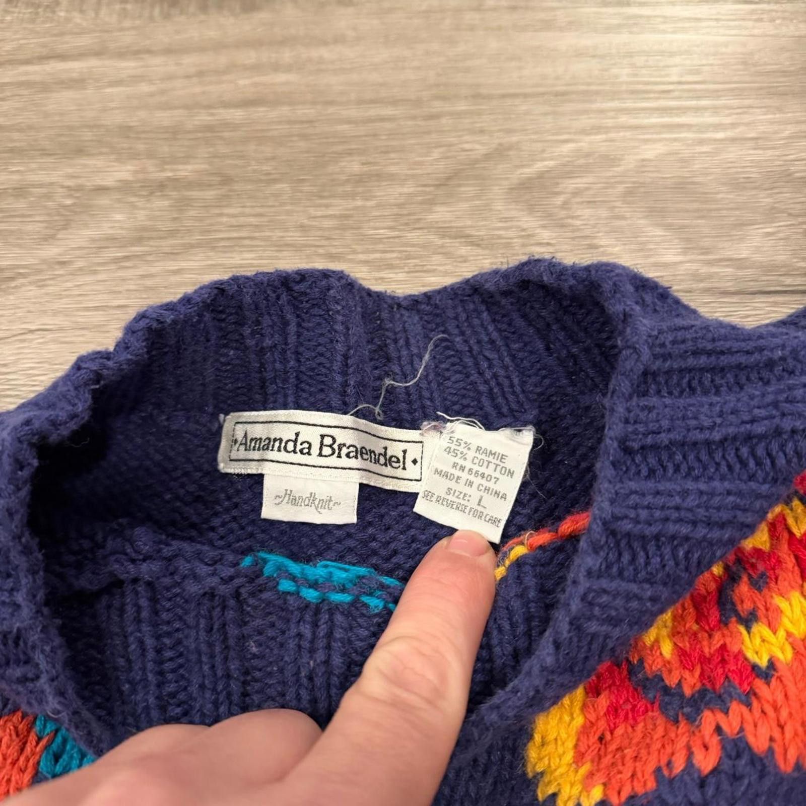 Other vintage Amanda braendel floral Aztec hand knit sweater L 90s Size US L / EU 52-54 / 3 - 7 Thumbnail