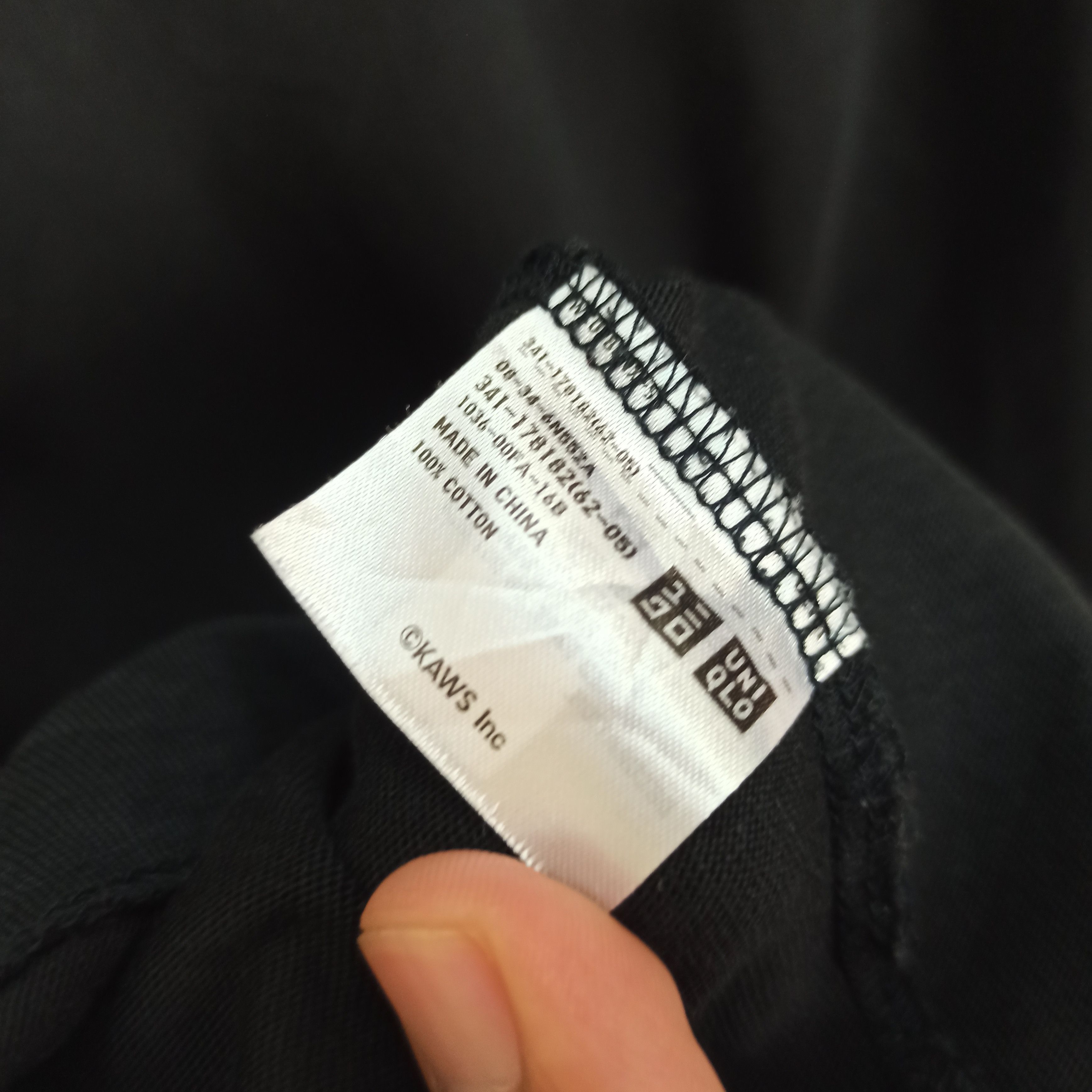 Kaws 🔥STEALS🔥 VINTAGE KAWS VERY RARE BY UNIQLO Size US XL / EU 56 / 4 - 6 Thumbnail