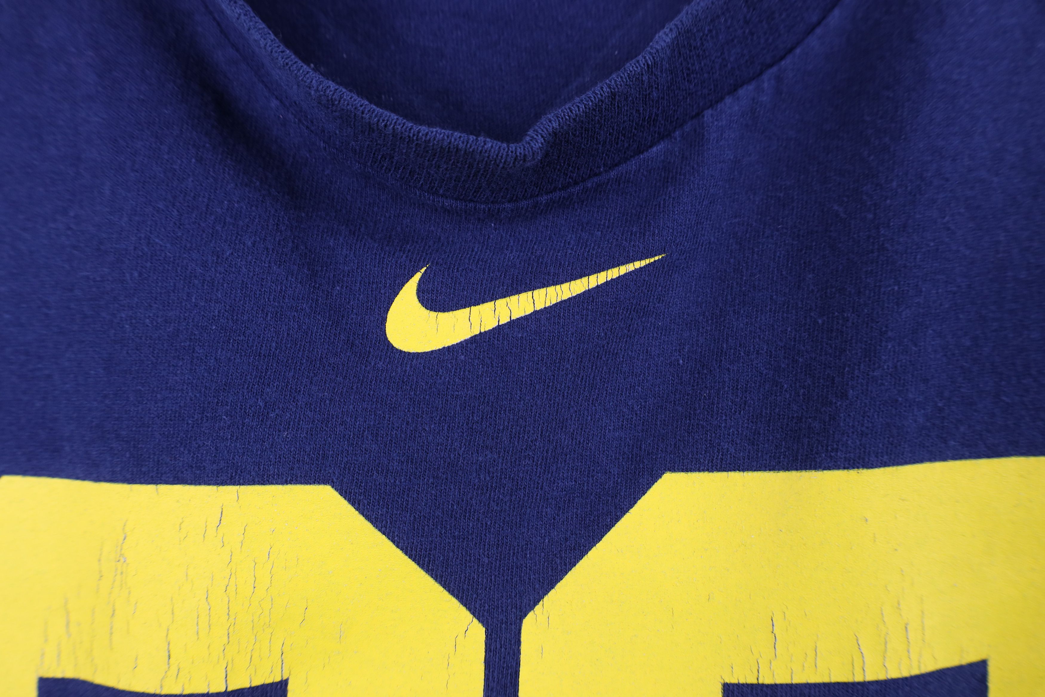 Nike Vintage Nike Swoosh University Michigan Football T-Shirt Size US L / EU 52-54 / 3 - 6 Thumbnail