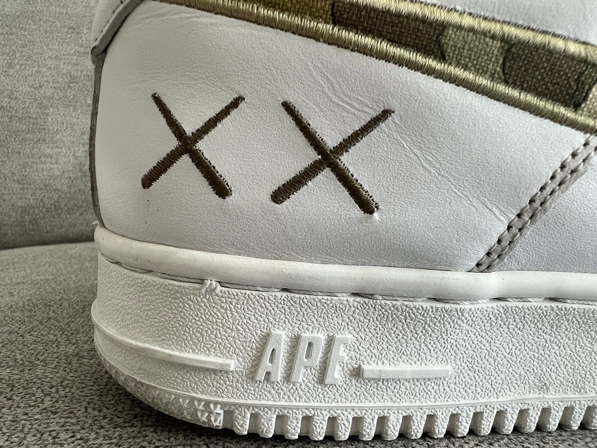 Bape A Bathing Ape Bape x Kaws Bapestas Sz 11 2005 Vintage Size US 11 / EU 44 - 5 Thumbnail