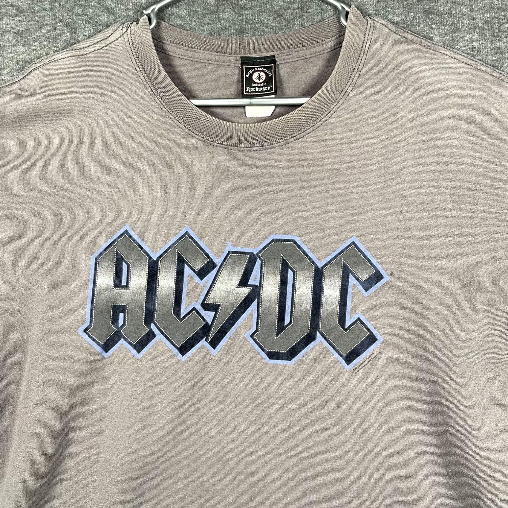 Logo 7 VINTAGE AC/DC Shirt Rockware Mens XL Gray Graphic Logo Tee Short Sleeve Crew Neck Size US XL / EU 56 / 4 - 2 Thumbnail