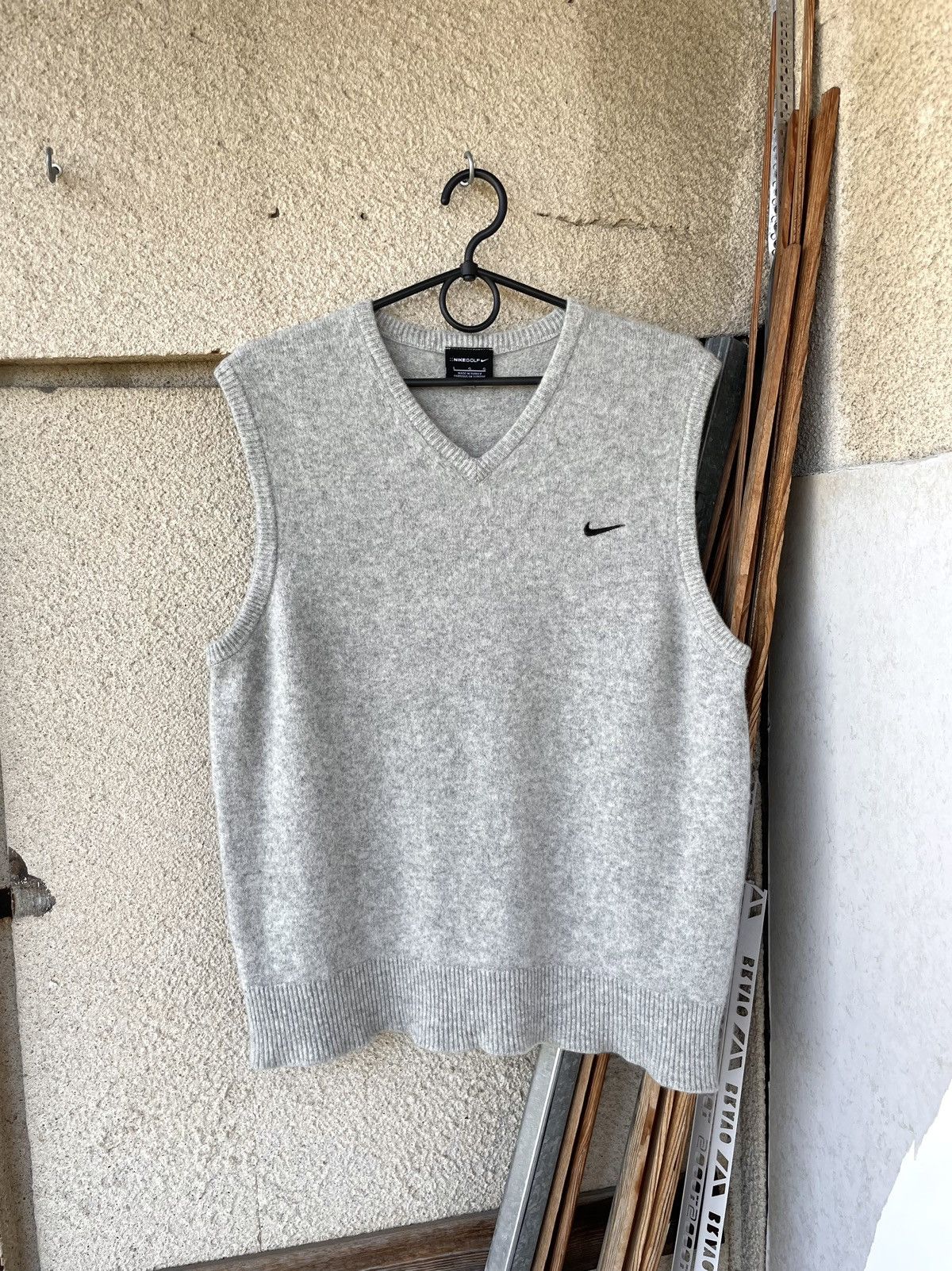 Nike Golf Small Swoosh Logo V-Neck Knit Sweater hot