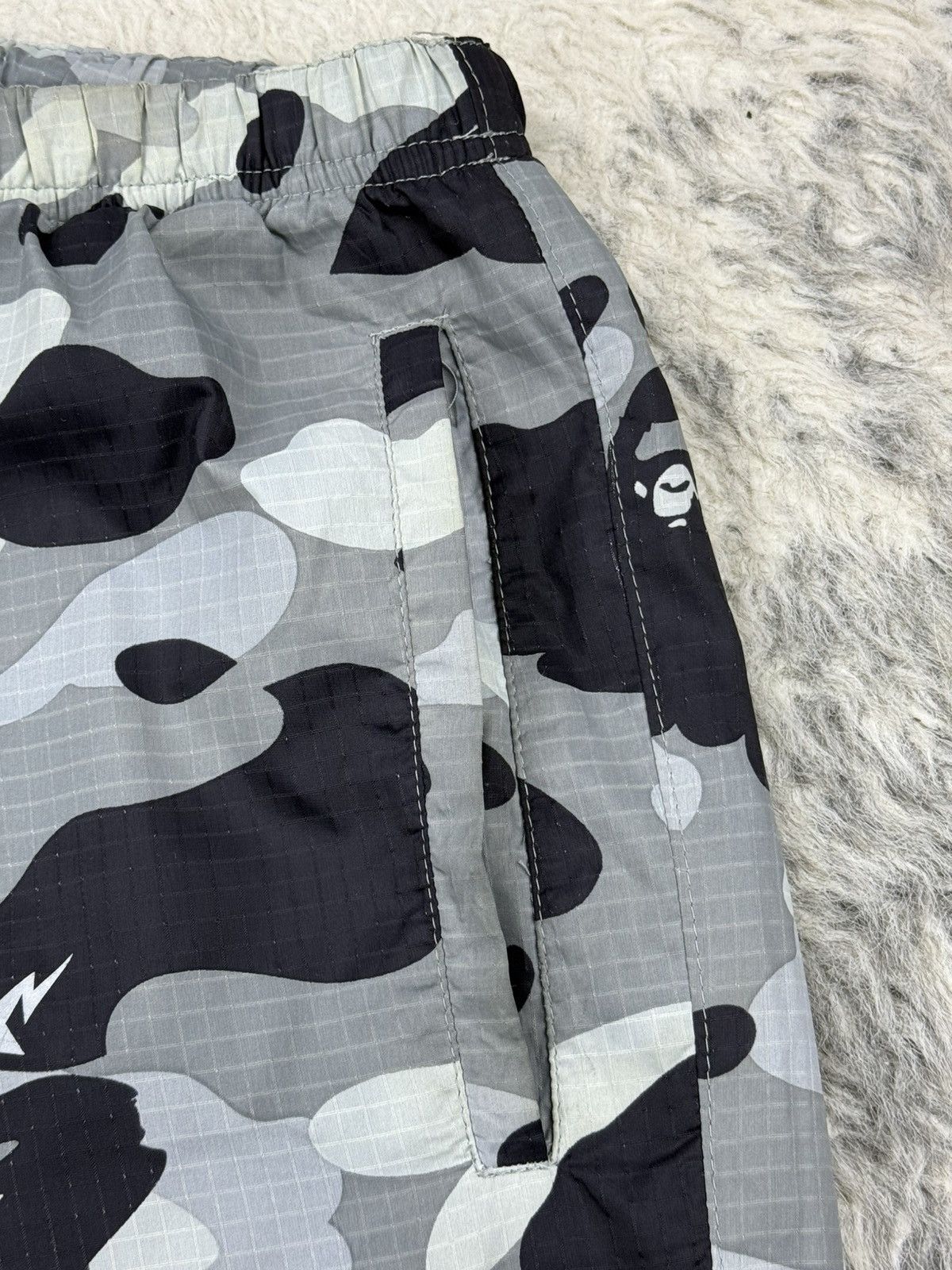 Bape × Vintage 1st Camo Beach Shorts Size US 31 - 4 Thumbnail