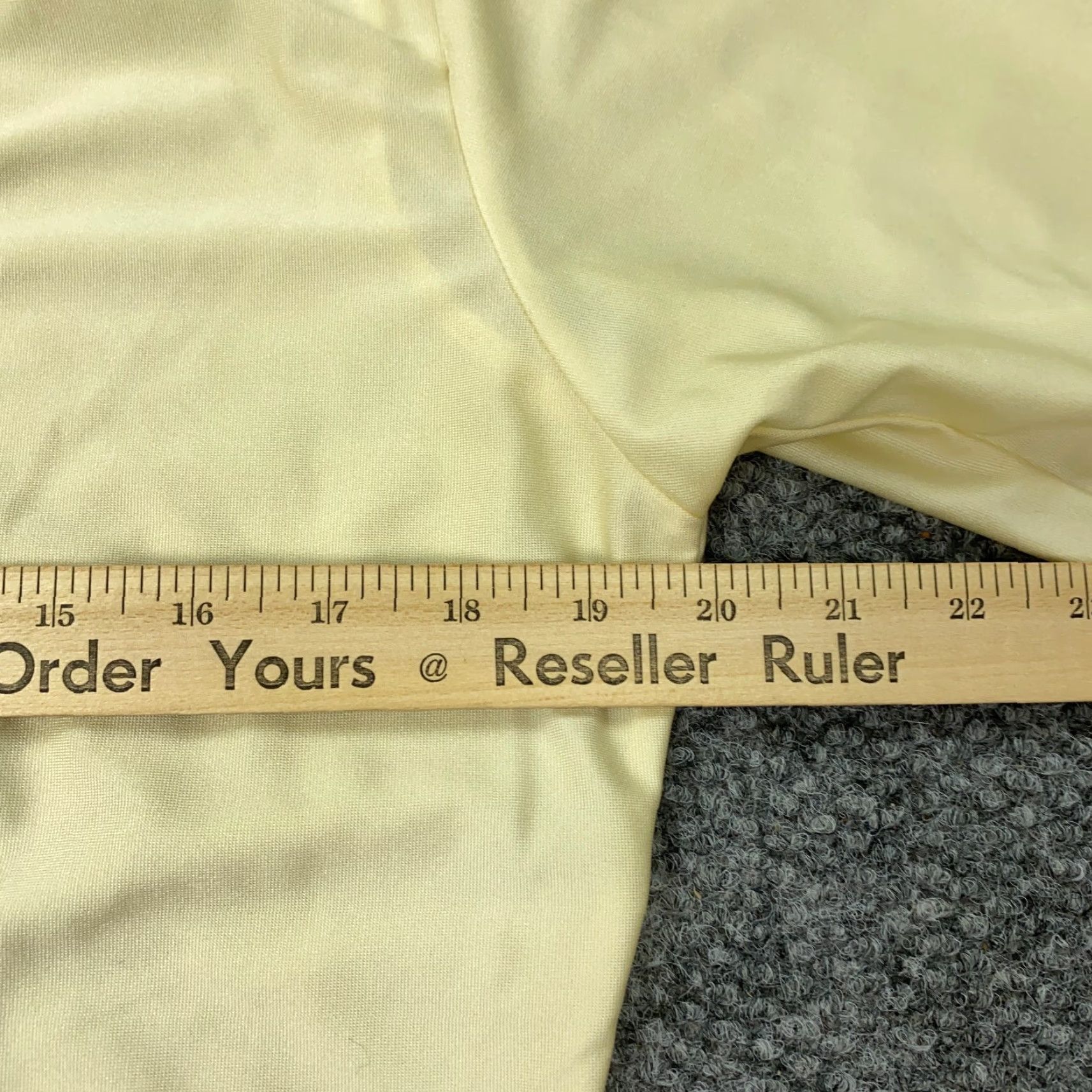 Arrow VINTAGE Arrow Shirt Mens 14.5 Beige Short Sleeve Nylon 70s Button-Up Size US M / EU 48-50 / 2 - 7 Thumbnail