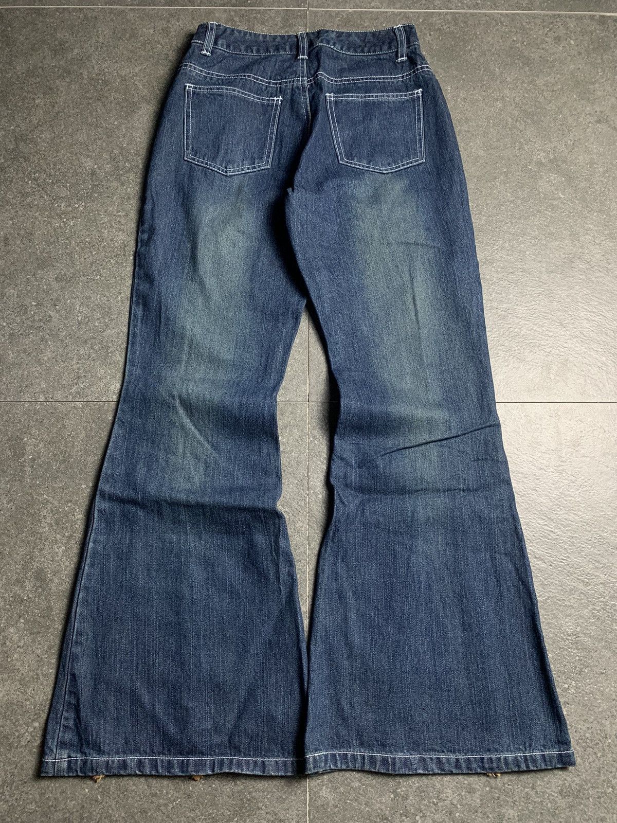 If Six Was Nine × Japanese Brand × Le Grande Bleu (L.G.B.) 2000s Japanese Brand Frayed-seam Super Flared Jeans Size US 27 - 8 Thumbnail