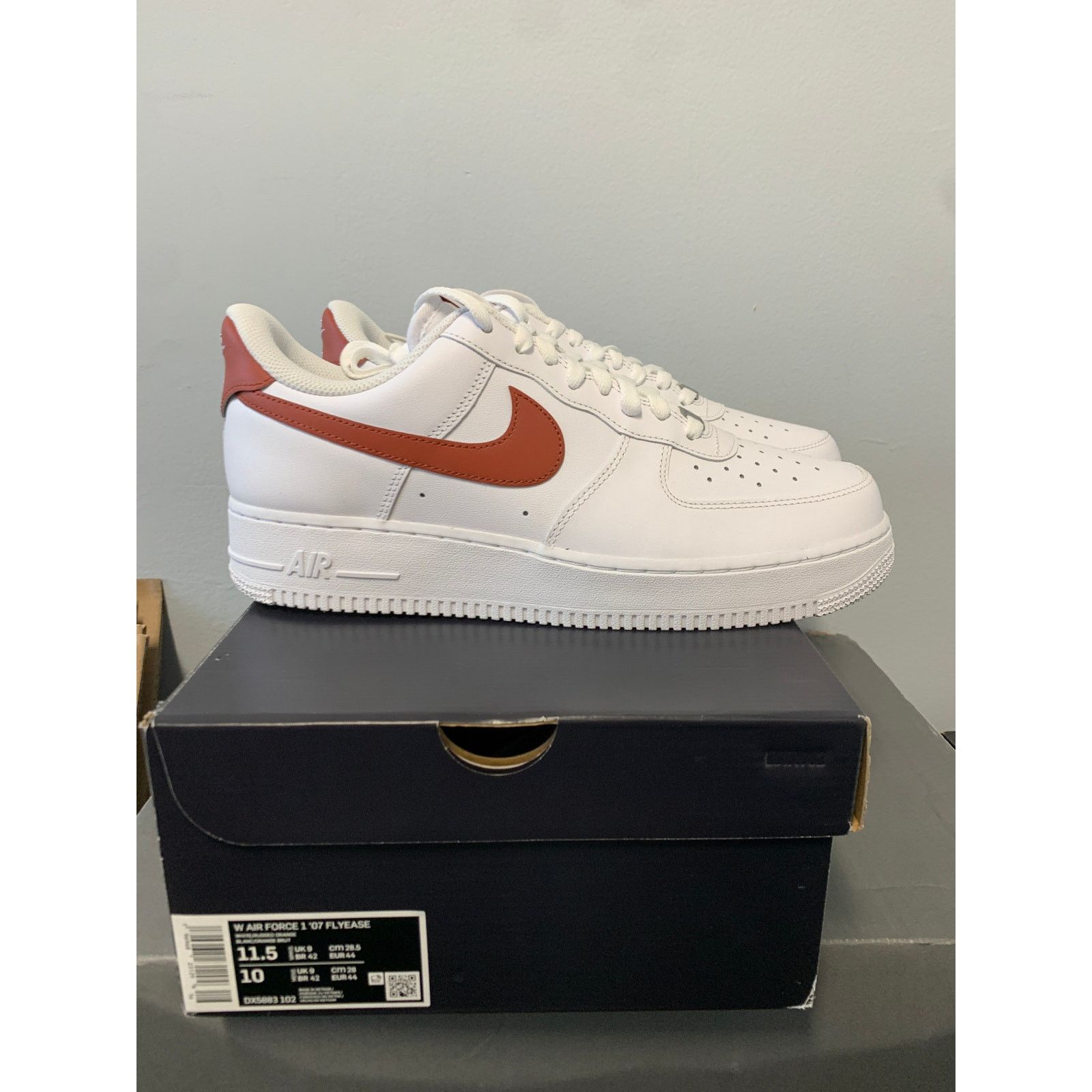 Nike NIKE AIR FORCE ONE AF1 WHITE LIGHT BROWN Size 10 Mens Size US 10 / EU 43 - 1 Thumbnail