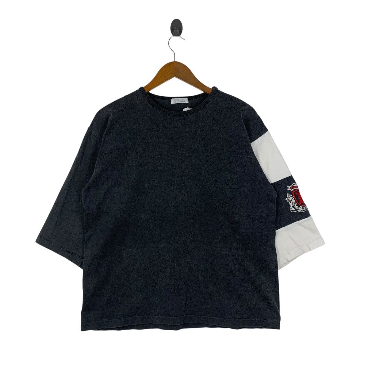 Vintage BURTT HARRIS Classic Texture For International Girl TShirt Size US L / EU 52-54 / 3 - 1 Thumbnail