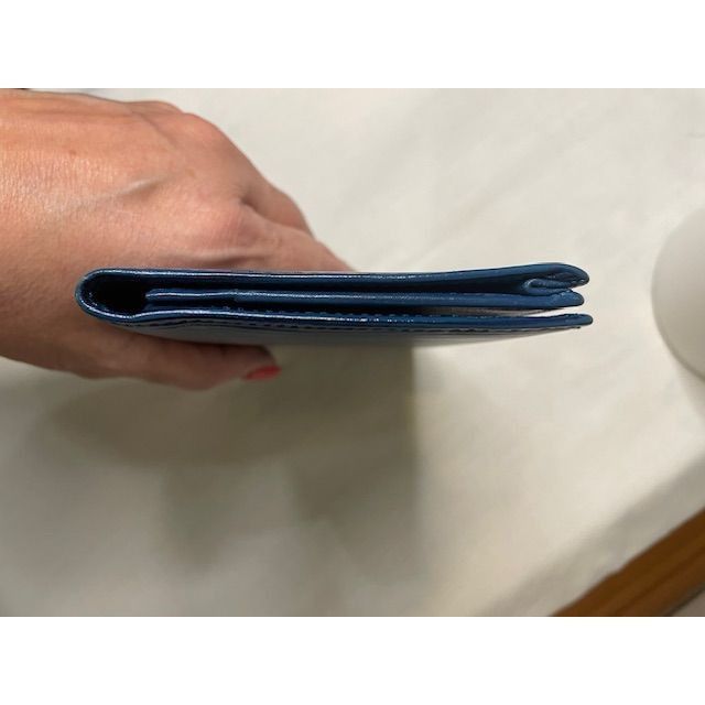 Louis Vuitton Louis Vuitton Epi Leather Passport/Credit Bifold Wallet Size ONE SIZE - 8 Thumbnail
