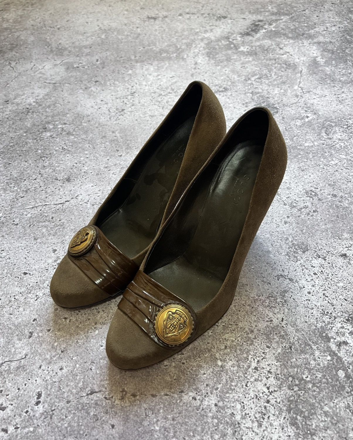 Gucci × Tom Ford × Vintage Vintage Gucci Olive Suede Heels Designer Italy Size US 7 / IT 37 - 4 Thumbnail