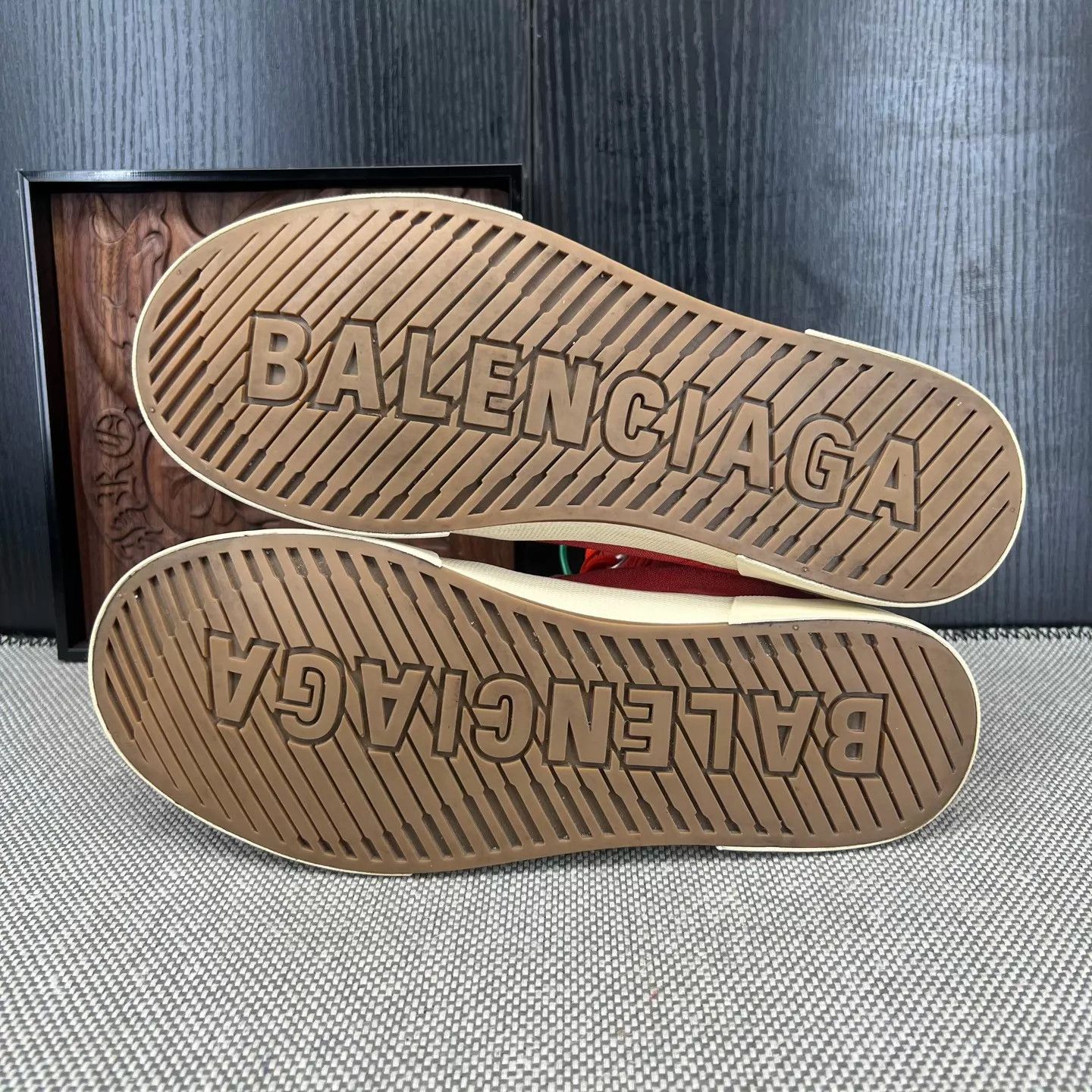 Balenciaga Balenciaga Distressed Red Canvas Sneaker 40 Size US 7 / EU 40 - 7 Thumbnail