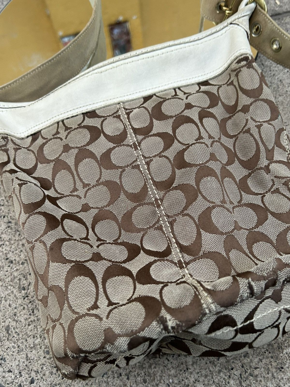 Coach Coach Signature Canvas Shoulder Bag / Brown & Cream Size ONE SIZE - 5 Thumbnail