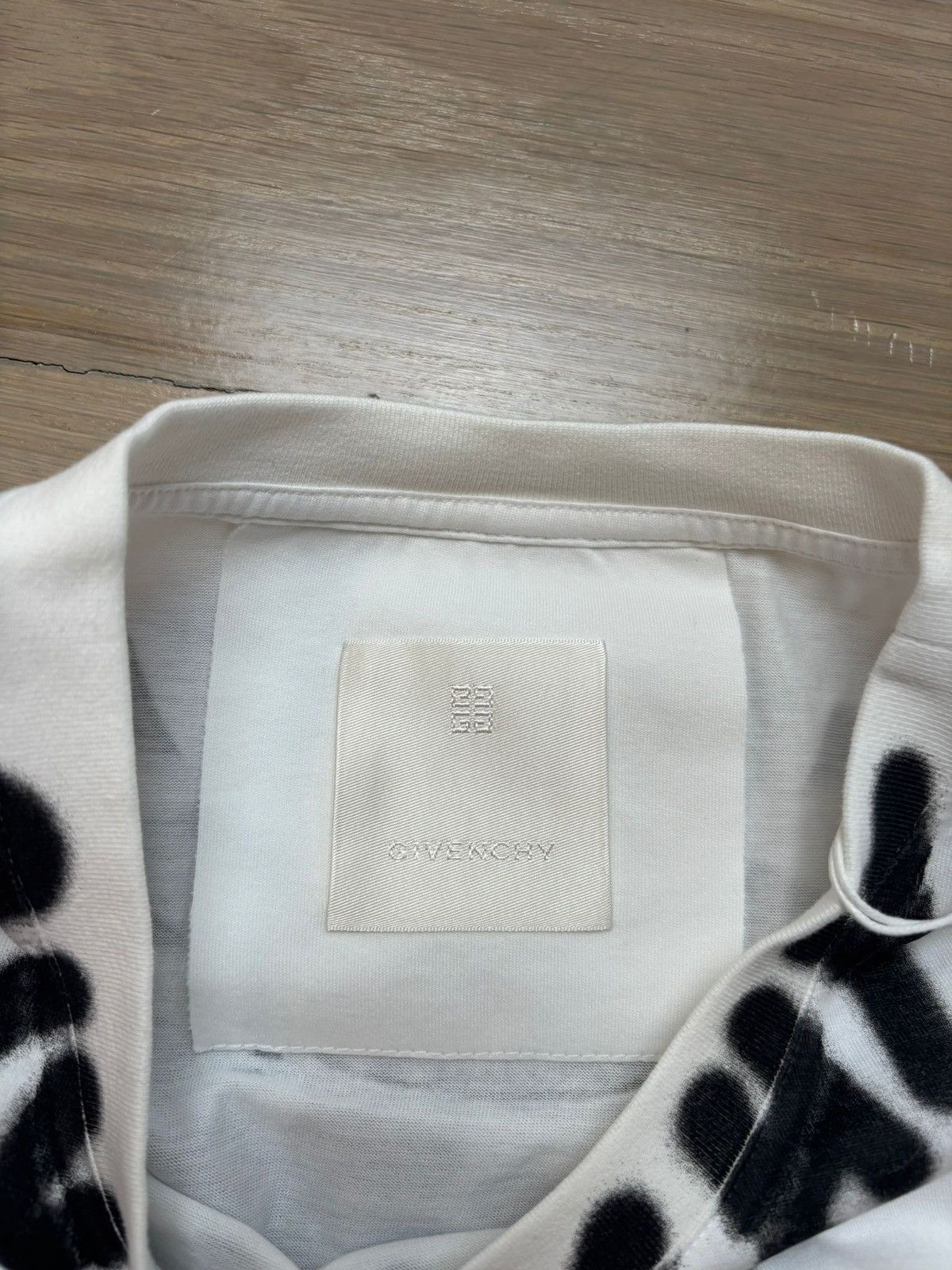 Givenchy Givenchy Spray Logo Collar Tshirt Size US M / EU 48-50 / 2 - 5 Thumbnail