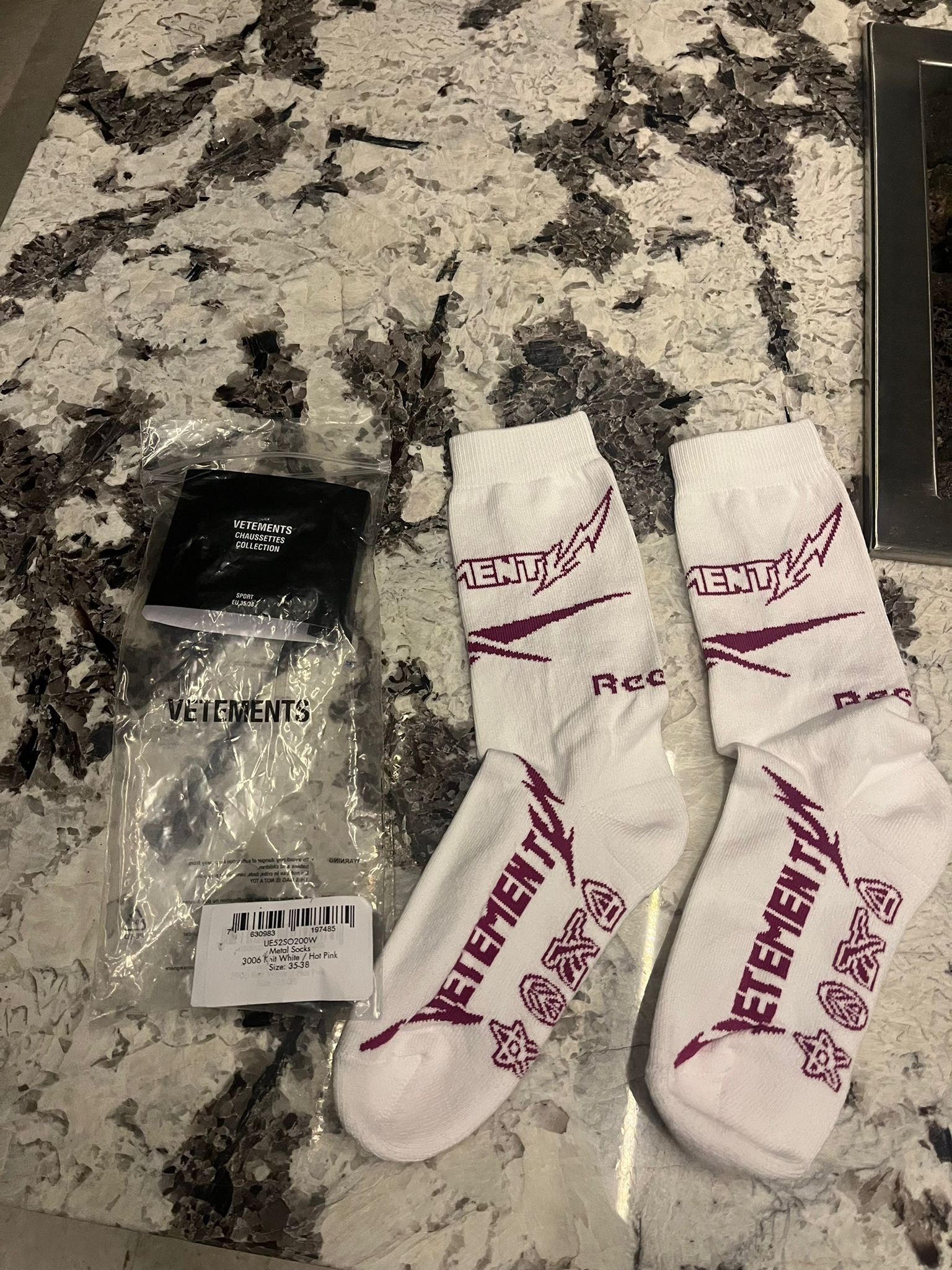 Vetements o1rshd1 Q.2 / Logo Metal Socks in Multicolor Size ONE SIZE - 1 Thumbnail