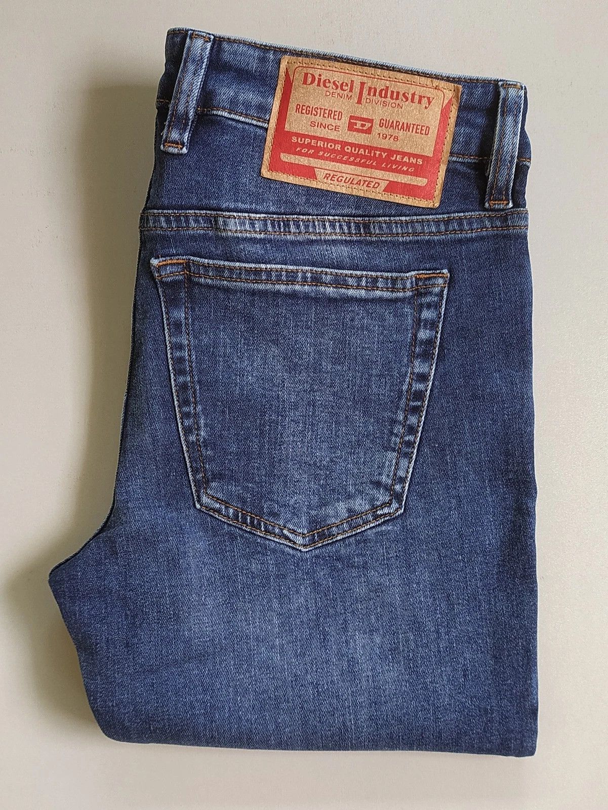 Diesel Diesel 1979 SLEENKER-R L.32 MENS JEANS T/9741 Size US 29 - 1 Thumbnail
