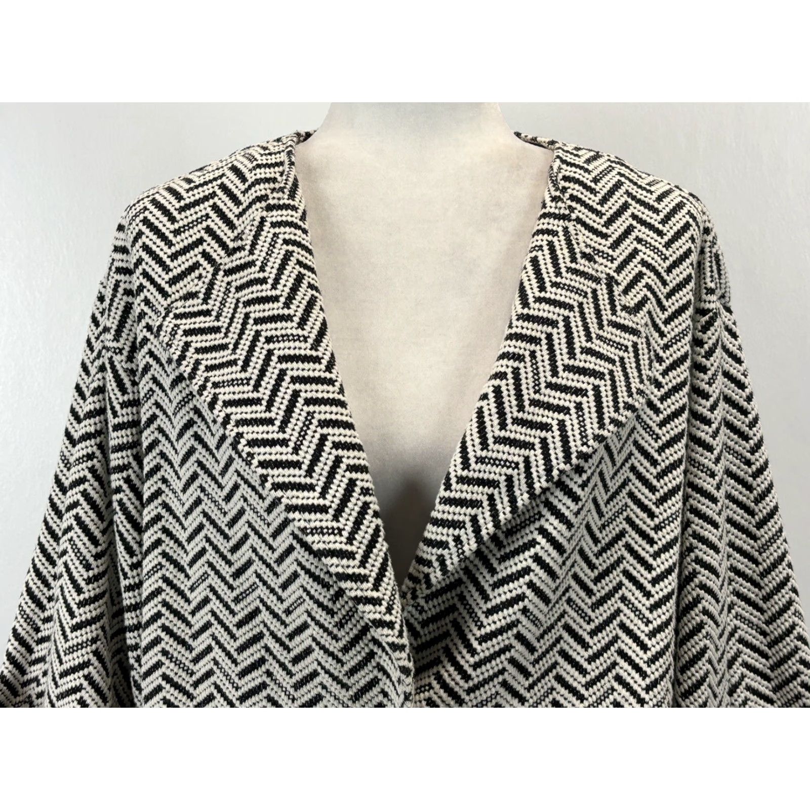 Vintage Chicos Jacket Womens M Ivory Black Chevron Knit Jacquard Duster Snap Closure Size M / US 6-8 / IT 42-44 - 6 Thumbnail