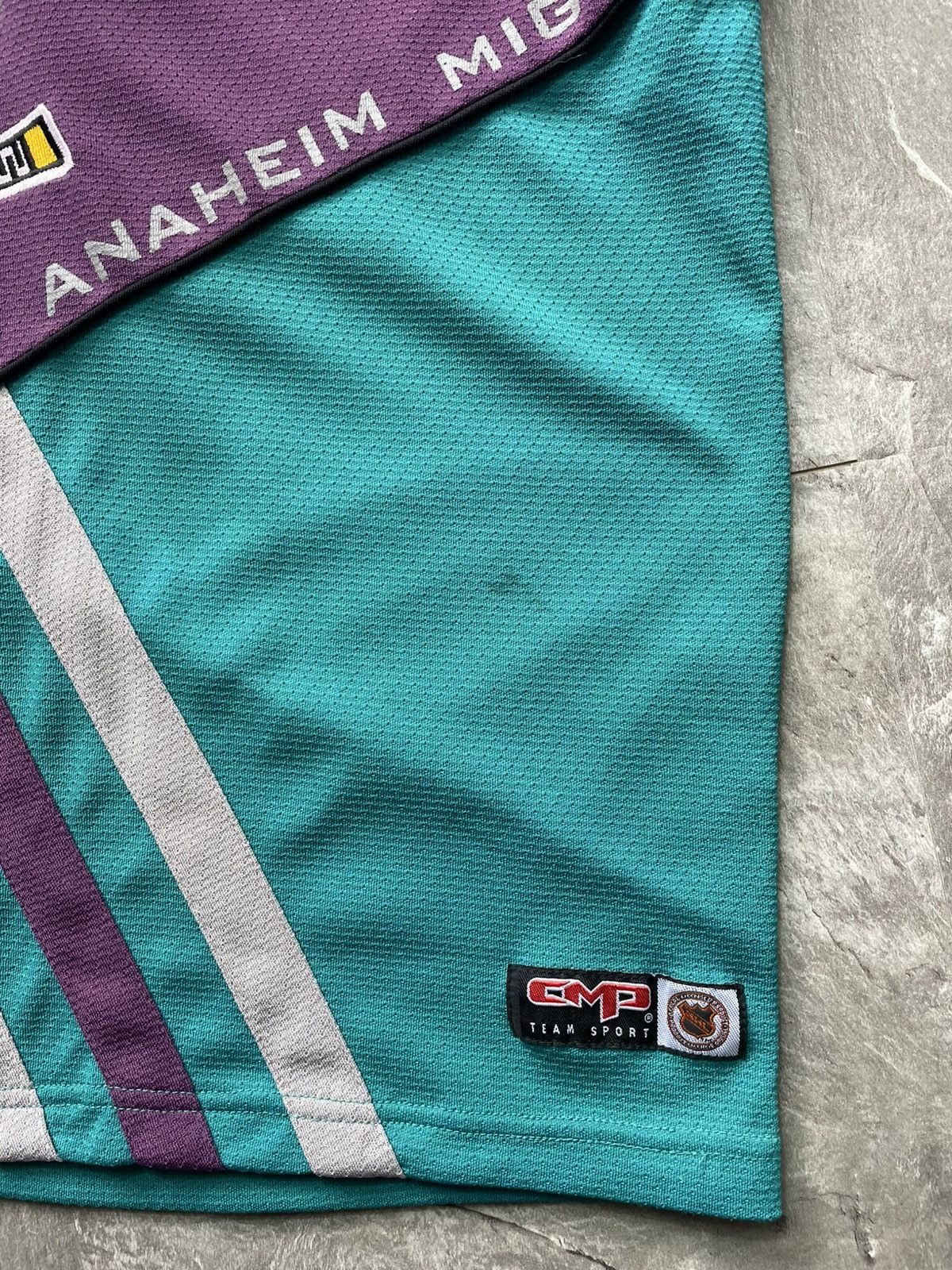 NHL Vintage 90s Anaheim Mighty Ducks NHL jersey Size US L / EU 52-54 / 3 - 3 Thumbnail