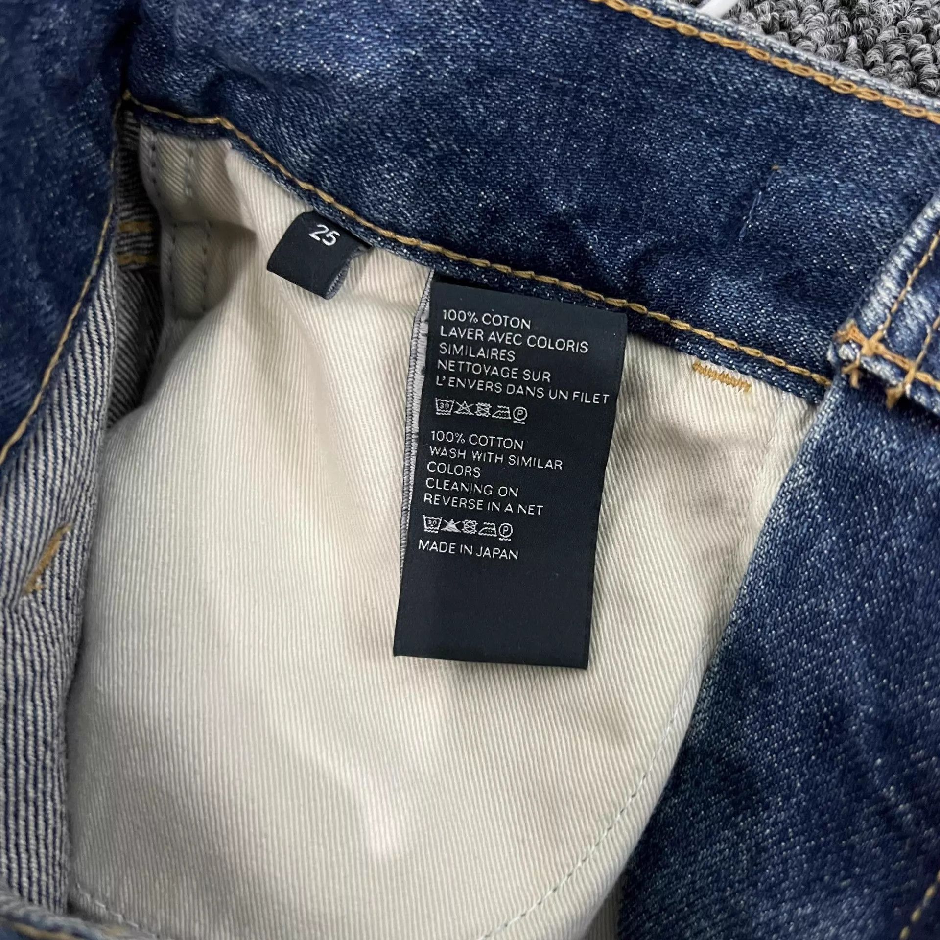 Celine Celine Washed Blue Flare Jeans 25 Triomphe Chain Size 25" / US 0 / IT 36 - 6 Thumbnail