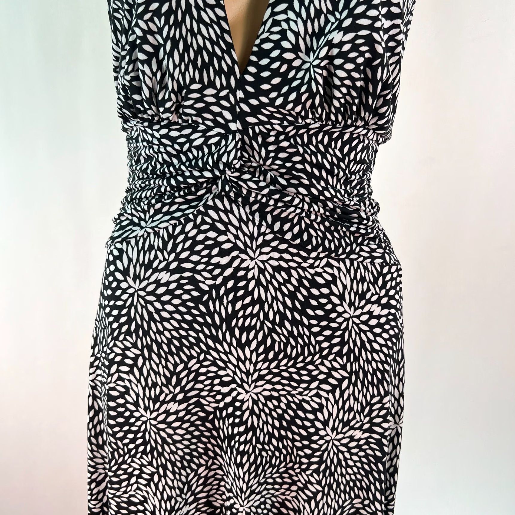 Forever 21 Forever Dress Geometric Halter Sleeveless Black Fit & Flare M Womens Size M / US 6-8 / IT 42-44 - 6 Thumbnail