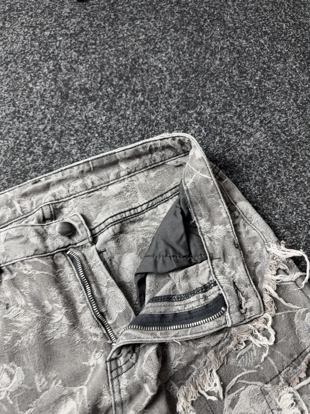 Japanese Brand 00s Distressed Grey Denim Jeans Opium Punk Grunge Wide Leg Size US 32 / EU 48 - 7 Thumbnail