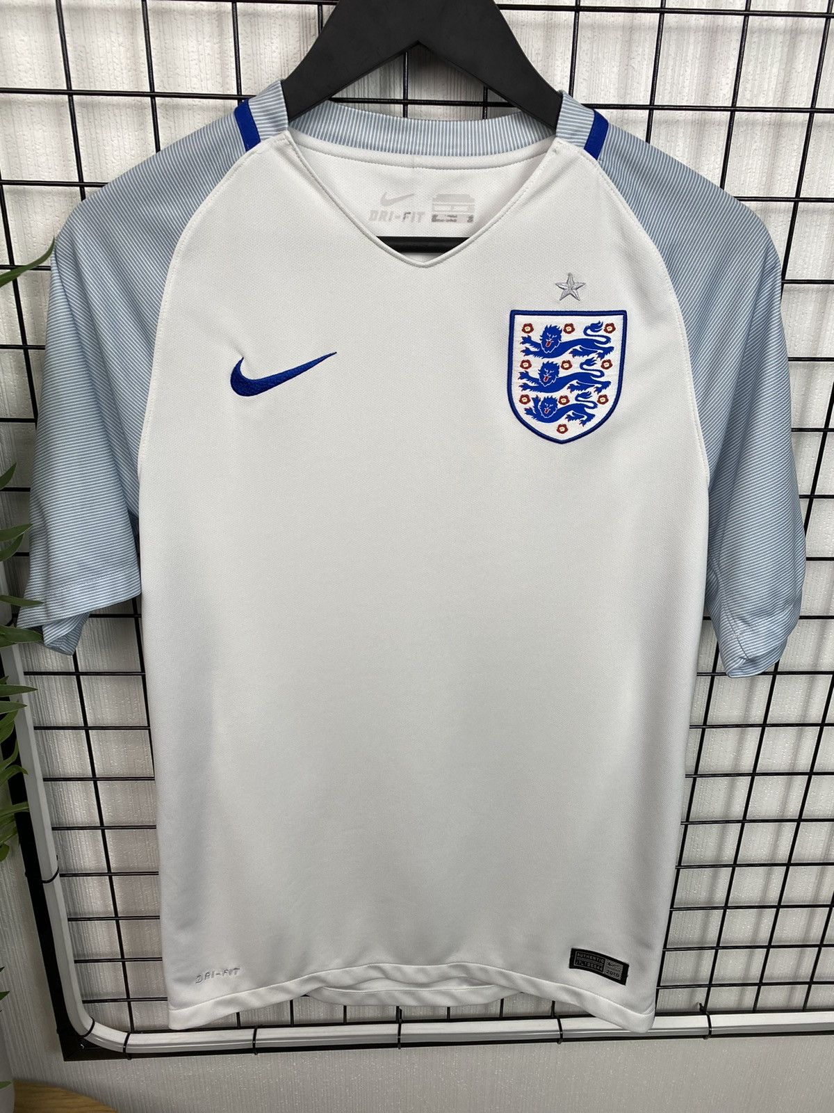 Nike England national team 2016Nike soccer jersey S size football Size US S / EU 44-46 / 1 - 3 Thumbnail
