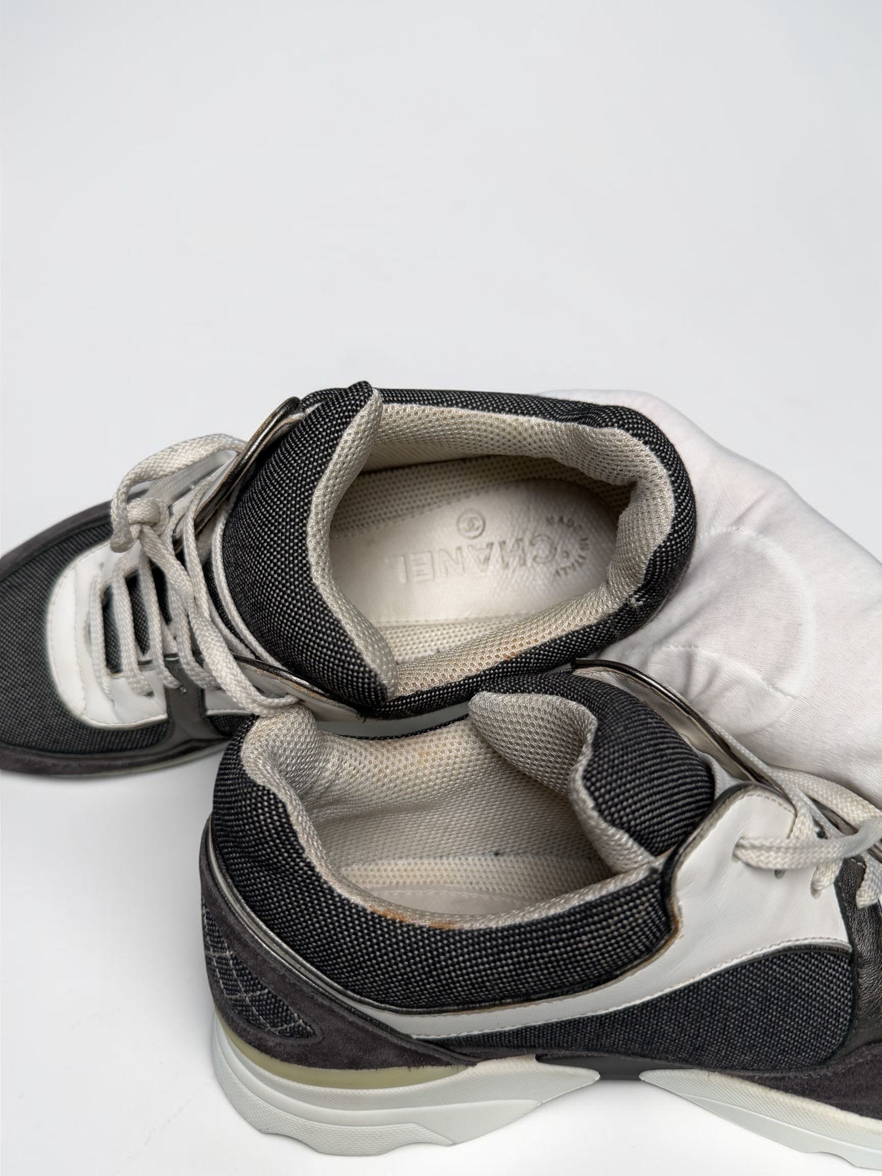 Chanel Chanel Runner Denim/Leather Dark Blue Size US 5.5 / EU 38 - 9 Thumbnail