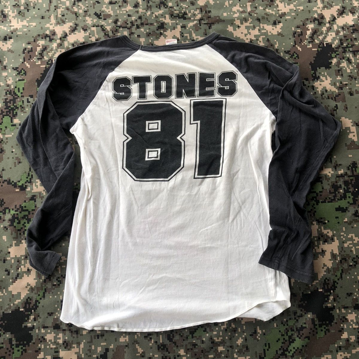 Band Tees × The Rolling Stones × Vintage Vtg 00s The Rolling Stones Raglan Baseball Band Tshirt Size US M / EU 48-50 / 2 - 3 Thumbnail