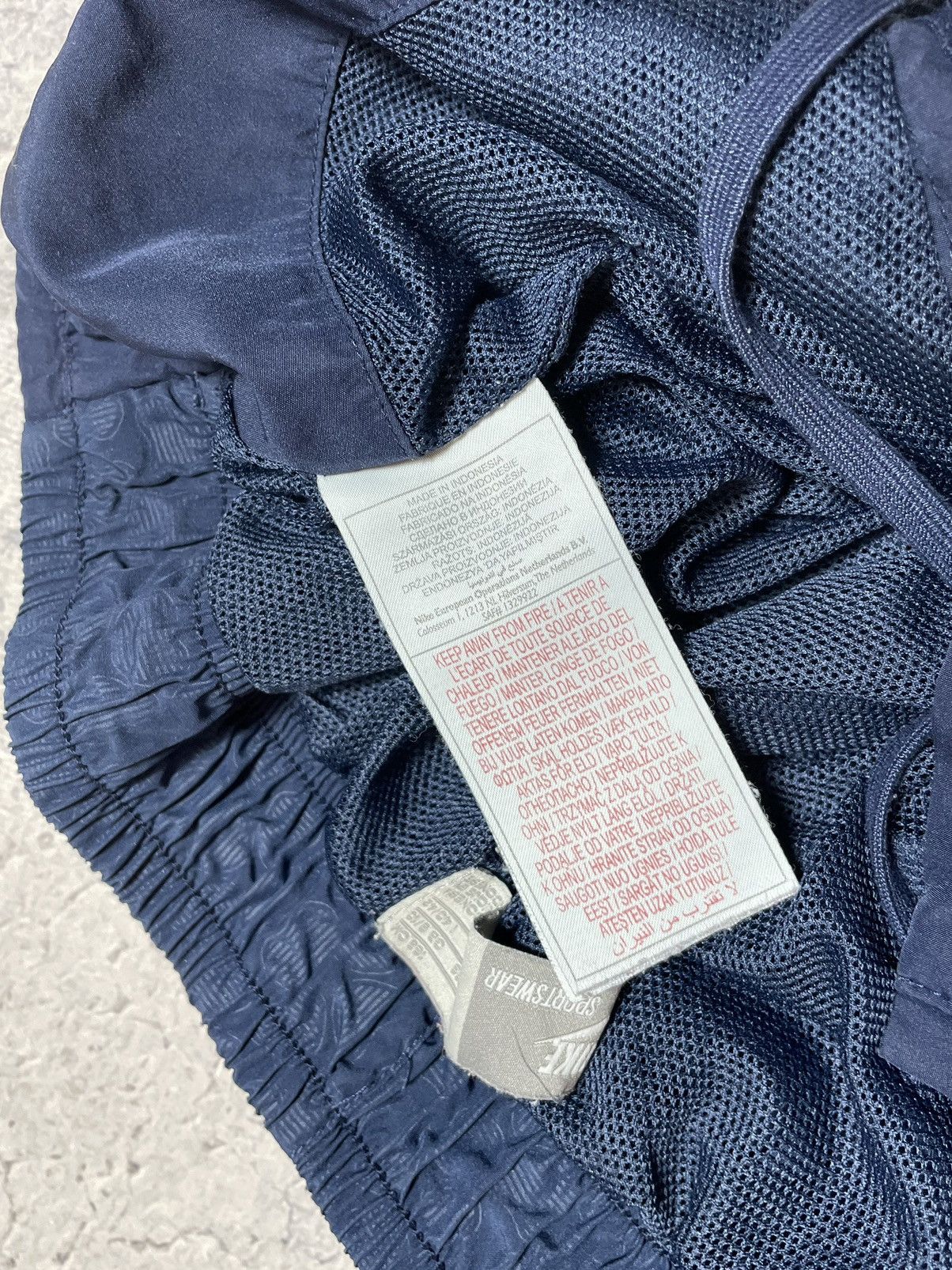 Nike Vintage Nike Track Pants Nylon Drill Y2K style Swoosh Size US 30 / EU 46 - 8 Thumbnail