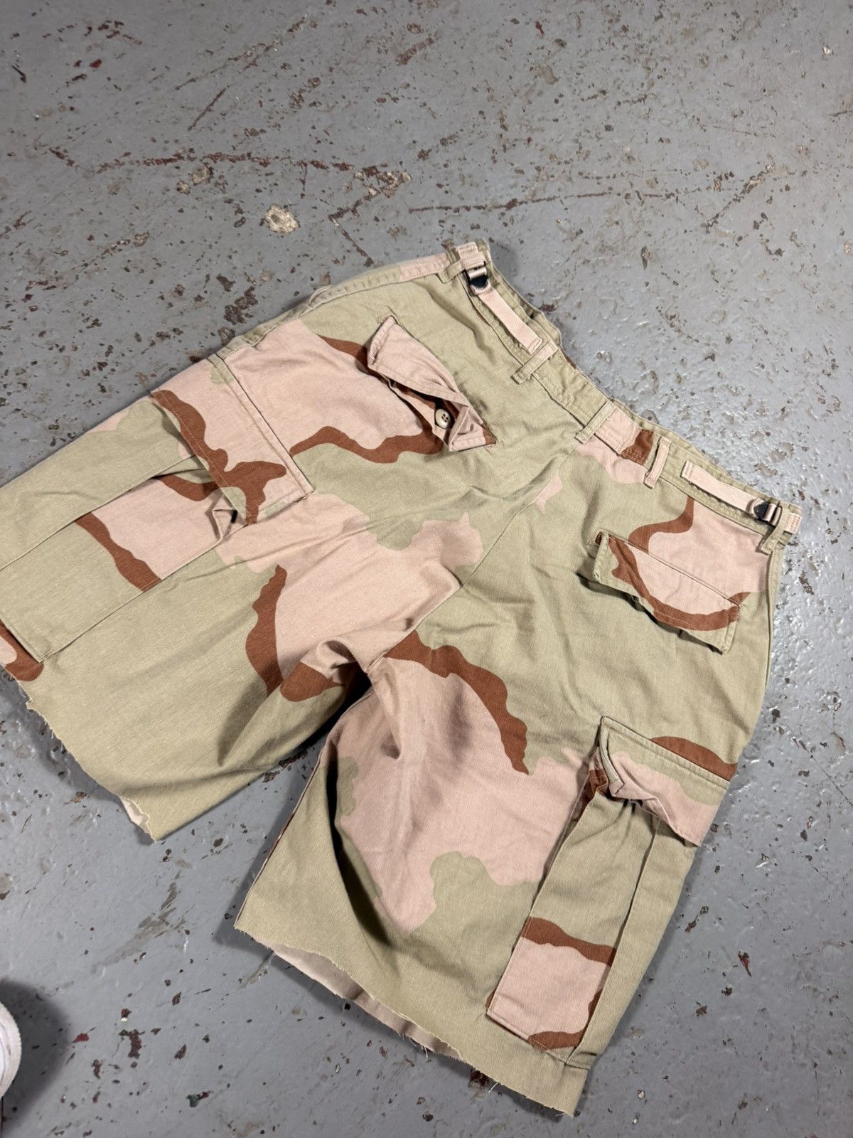 Other Vintage Army Camo Cropped Cargo Shorts Size US 34 / EU 50 - 5 Thumbnail