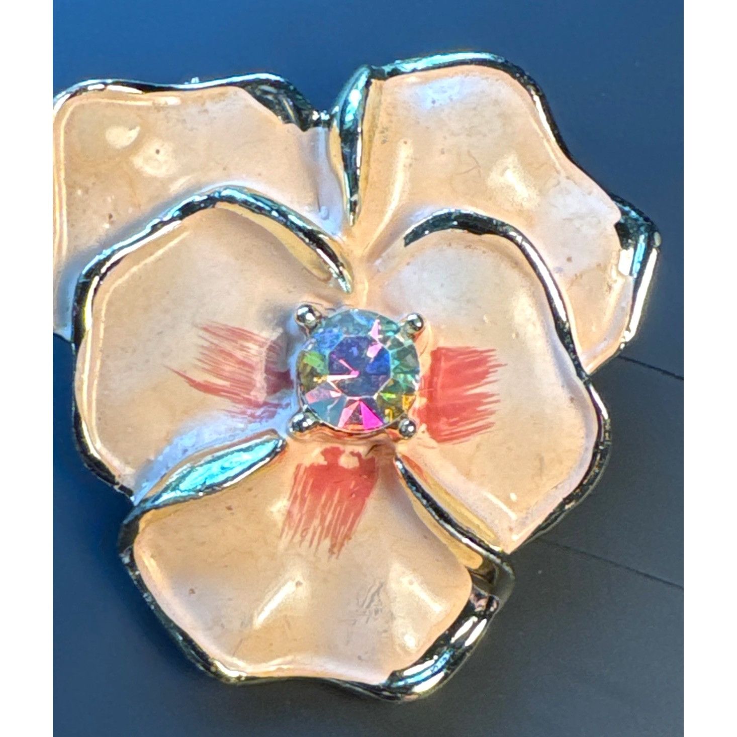 Vintage Vintage Enamel Peach Pansy Aurora Borealis Flower Gold Tone Size ONE SIZE - 3 Thumbnail