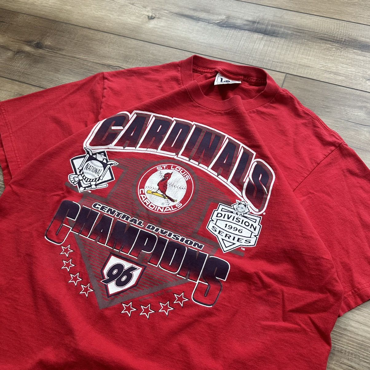 Lee 1996 St. Louis Cardinals Central Division Champions Tee Size US L / EU 52-54 / 3 - 4 Thumbnail