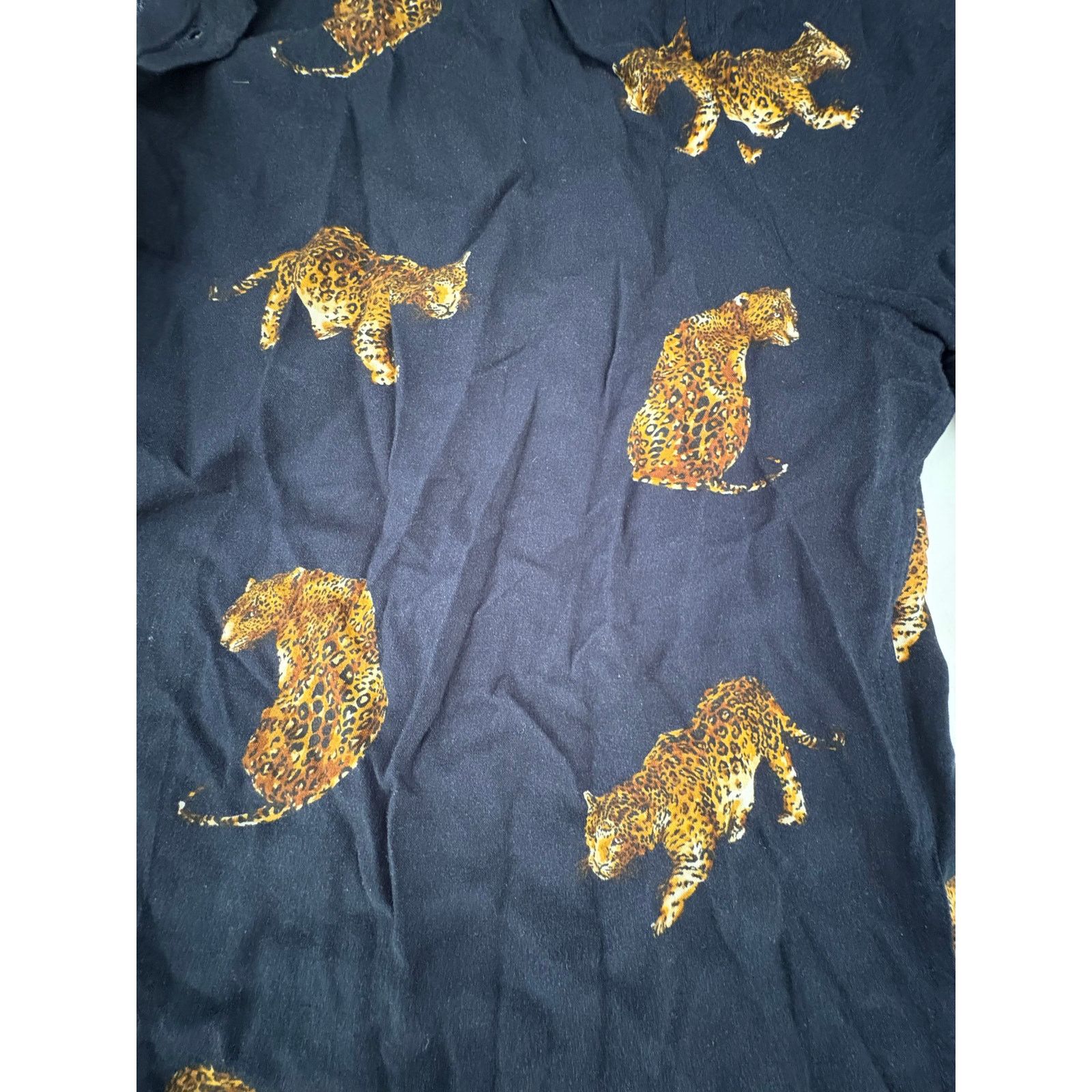 H&M H&M button down mens shirt XL leopard all over black Size US XL / EU 56 / 4 - 3 Thumbnail
