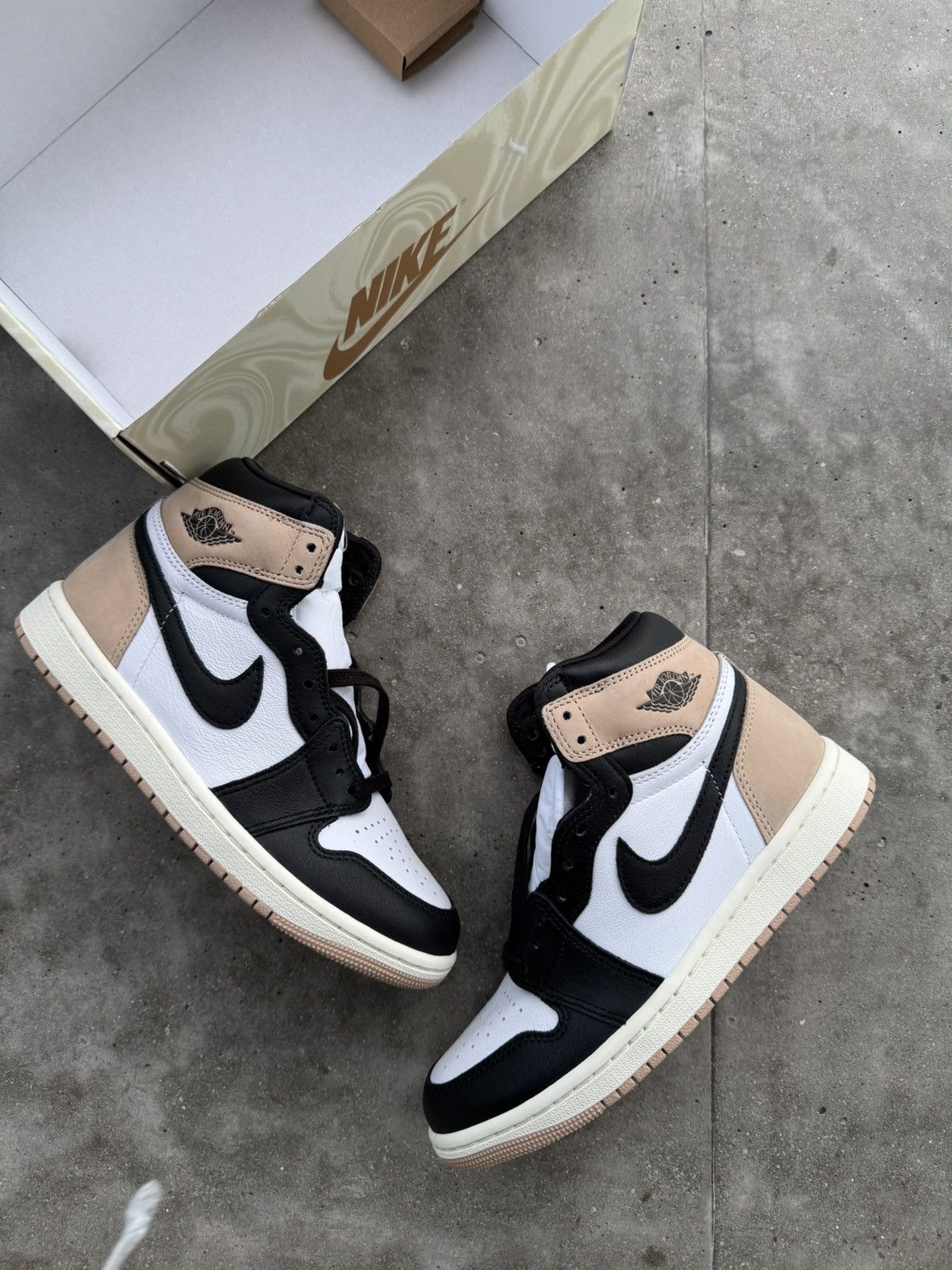 Jordan Brand × Nike Nike air Jordan 1 High Latte Mocha Size US 5 / EU 37 - 2 Thumbnail