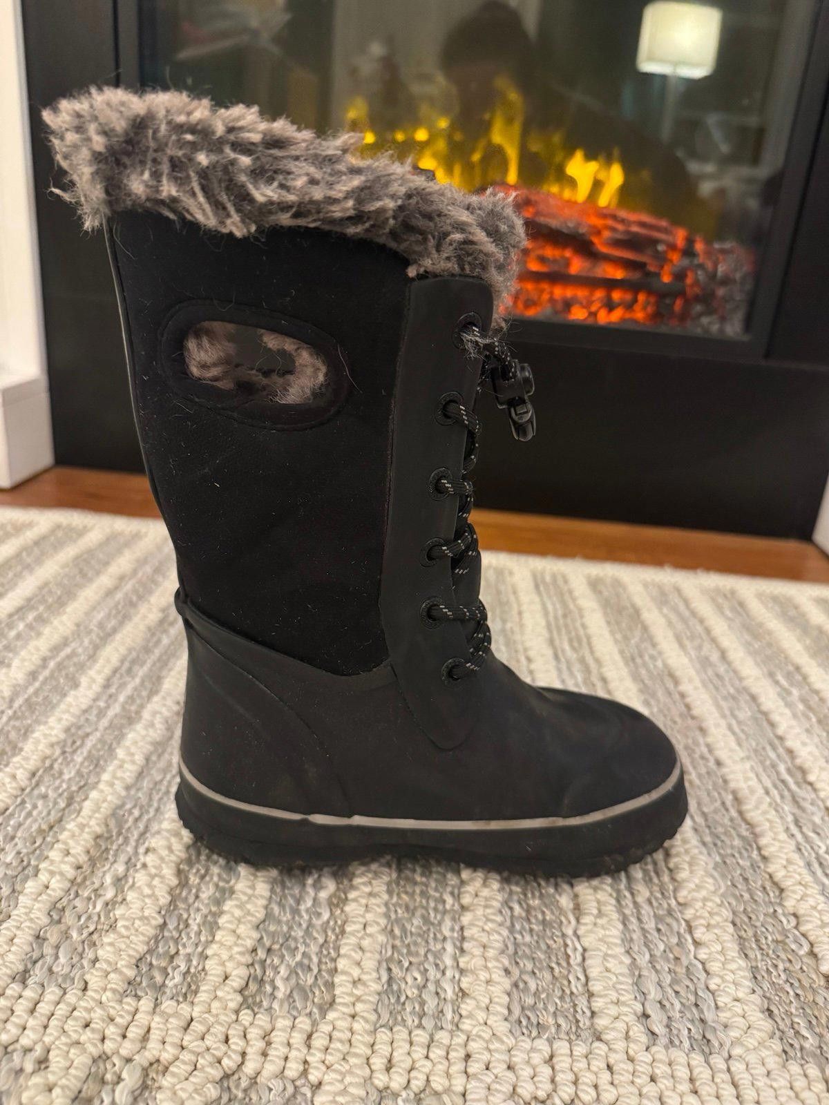 Hugo Boss Kids’ Winter Snow Boots Bogs Arcata Tonal Camo, 12 unisex Size US 12 / IT 42 - 1 Thumbnail