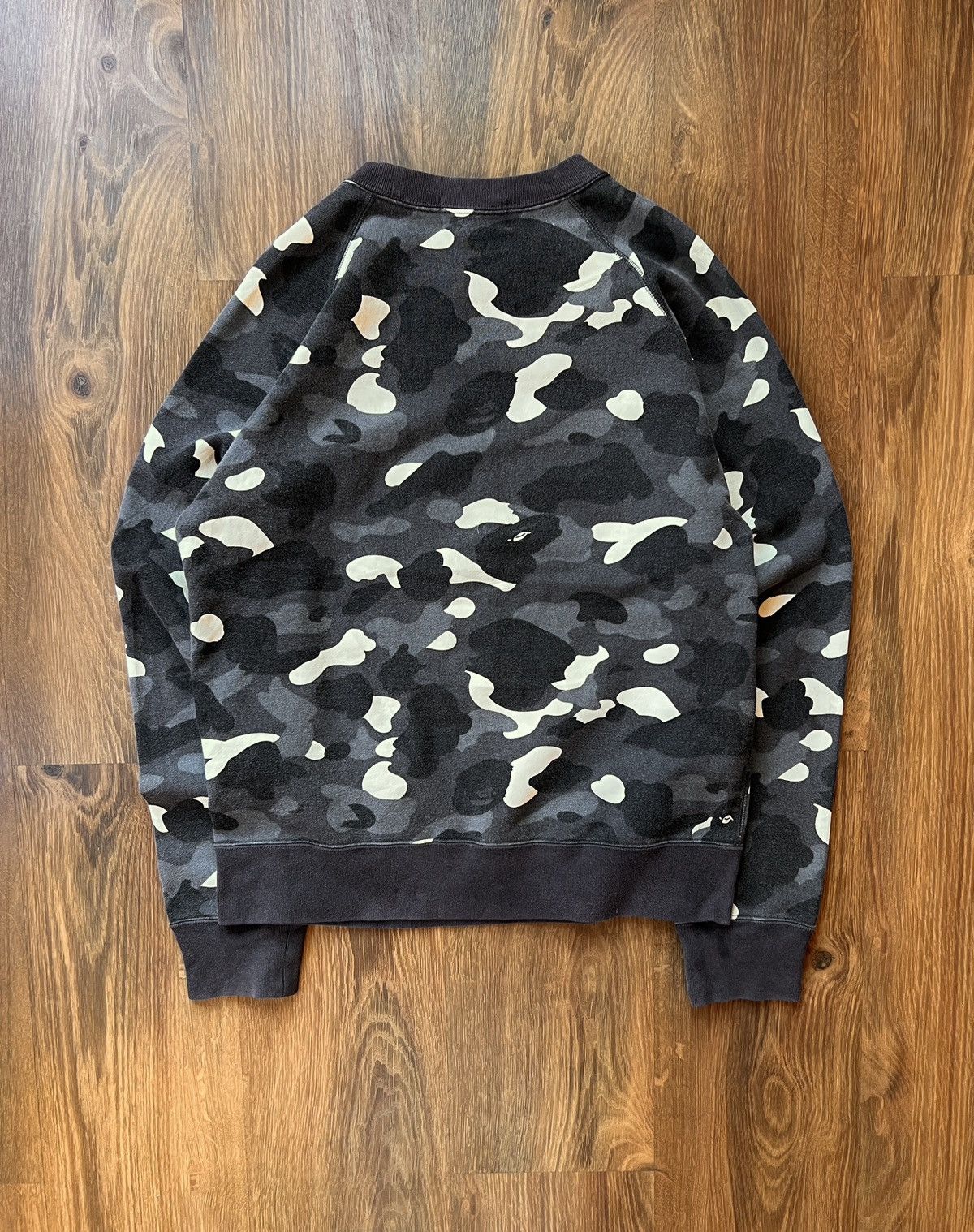 Bape Rare Bape Shark Camo Glow in the Dark Crewneck / Sweatshirt Size US M / EU 48-50 / 2 - 6 Thumbnail