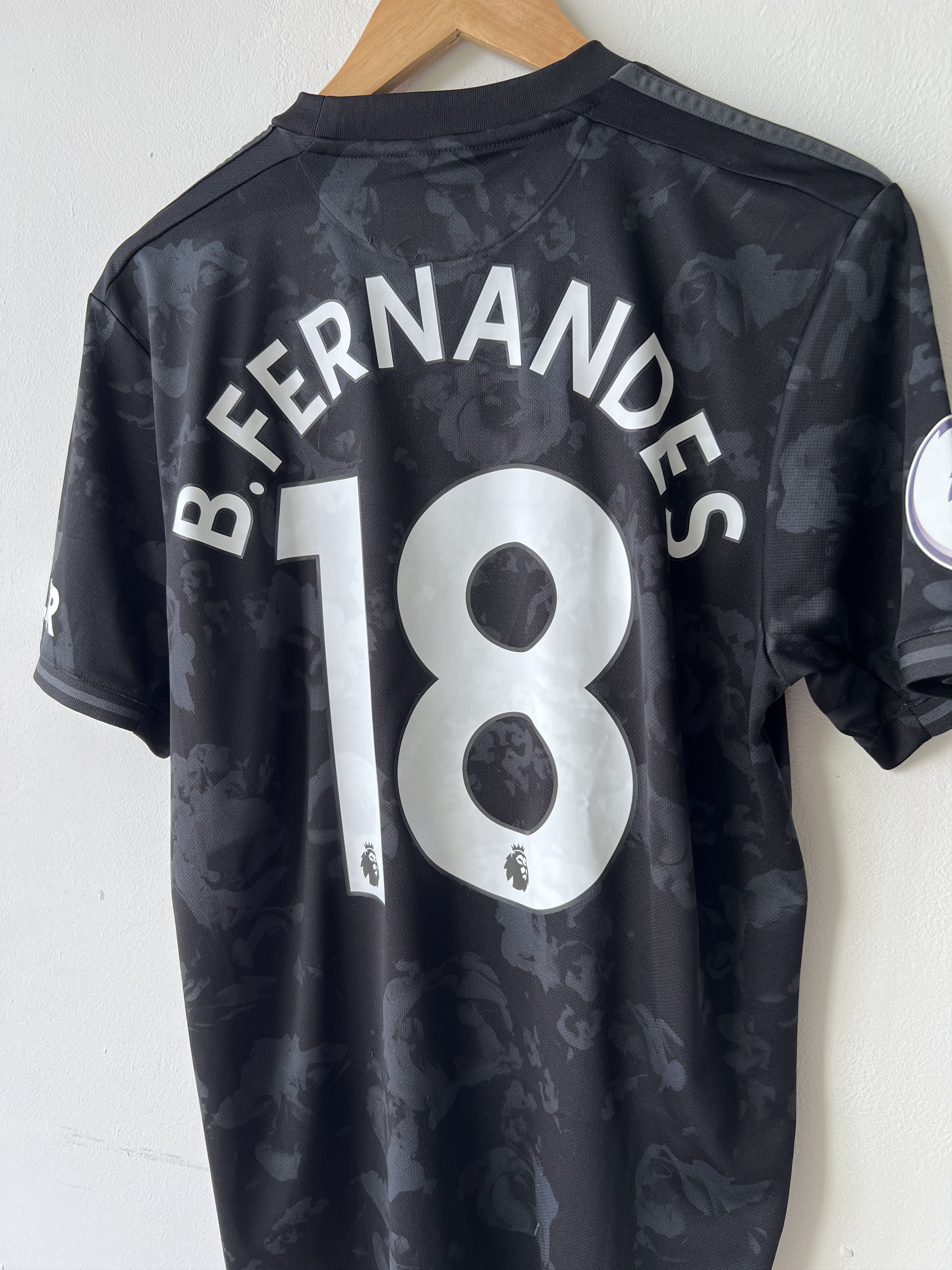 Adidas Manchester United 2019-20 Third Shirt Bruno Fernandes Kit Size US M / EU 48-50 / 2 - 10 Thumbnail