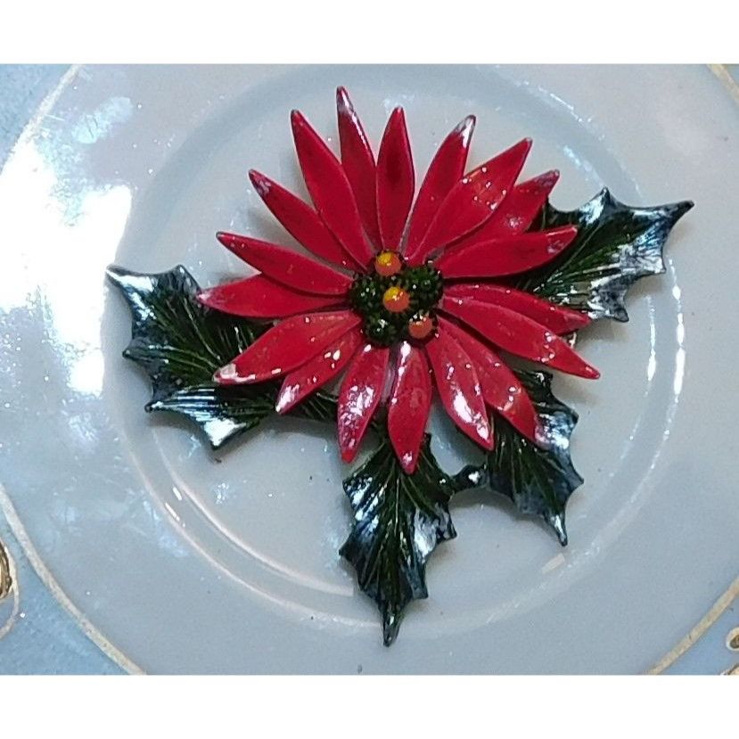 Other Vintage Painted Poinsettia Metal Brooch Size ONE SIZE - 1 Thumbnail